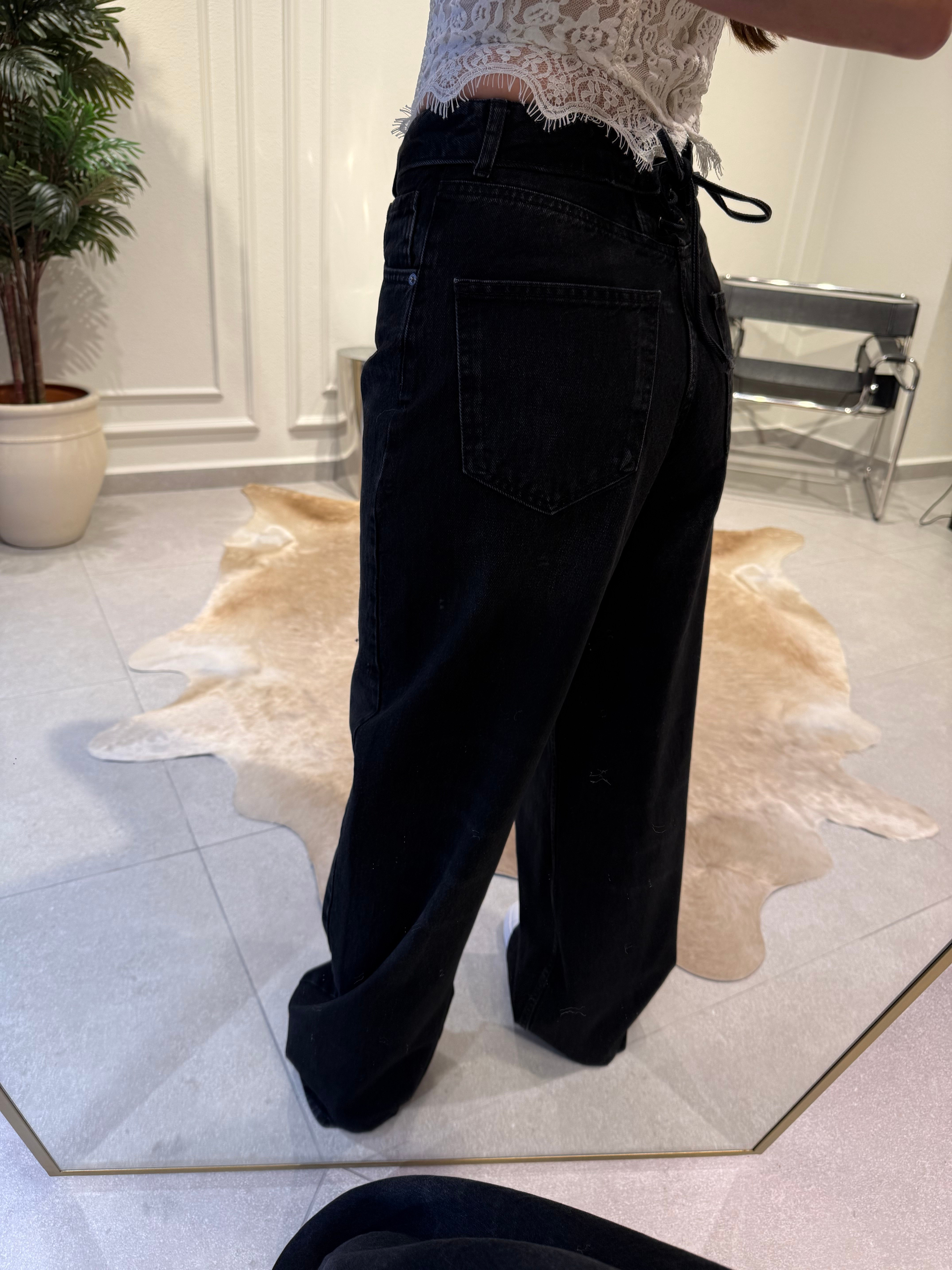 Siyah Wide Leg Kesim Ters Kemer Detaylı Jean Pantolon