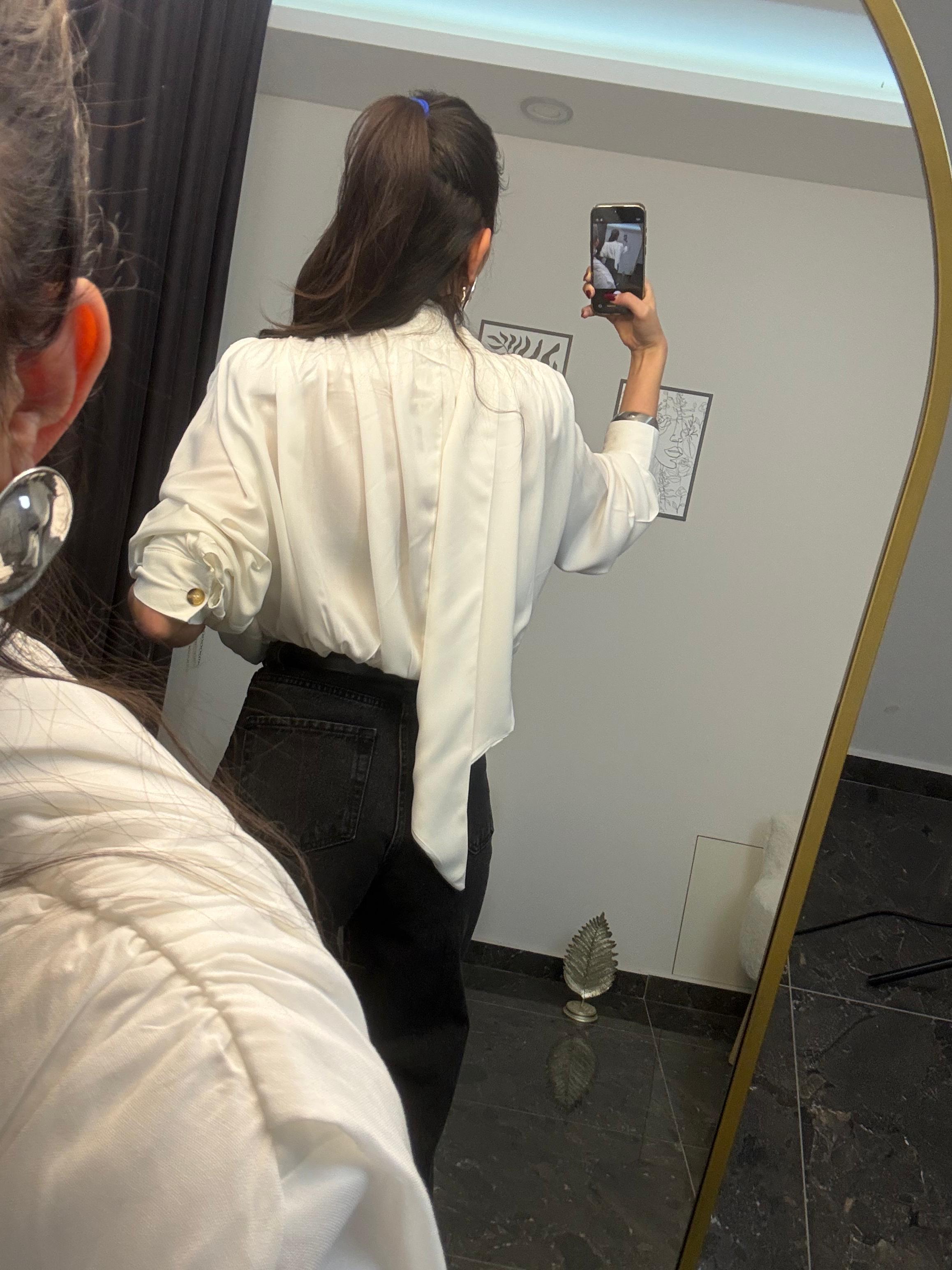 VATKALI FULAR DETAYLI DRAPELİ BLUZ