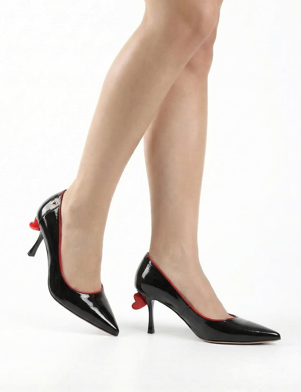 Blomi Black Patent Leather Women's Pump