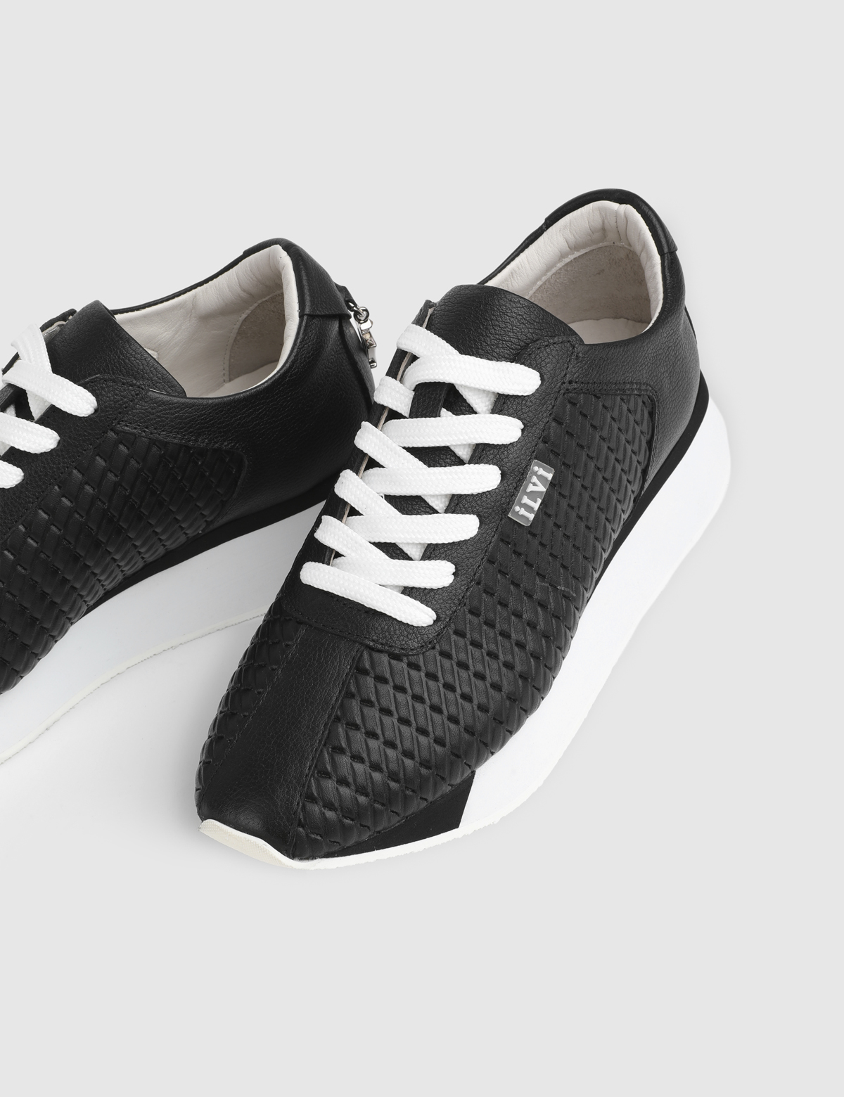 Flux Black Leather Women's Sneaker