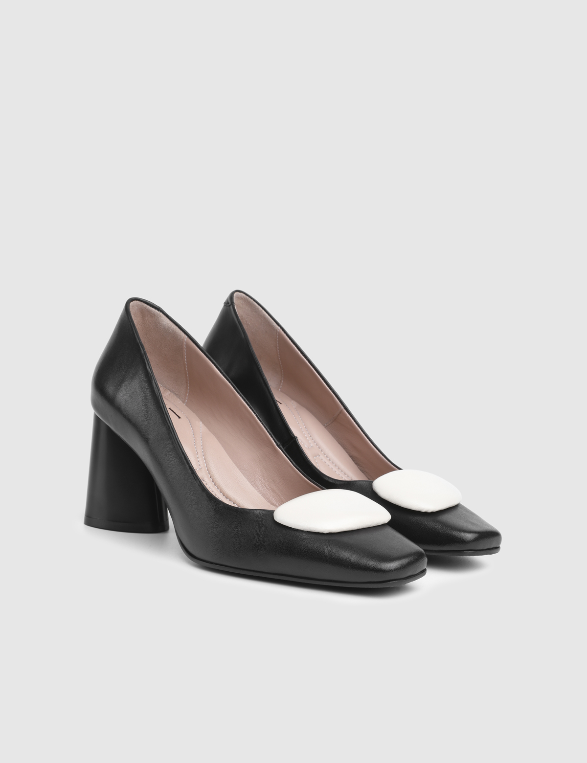 Nareen Black Leather Women's Pump