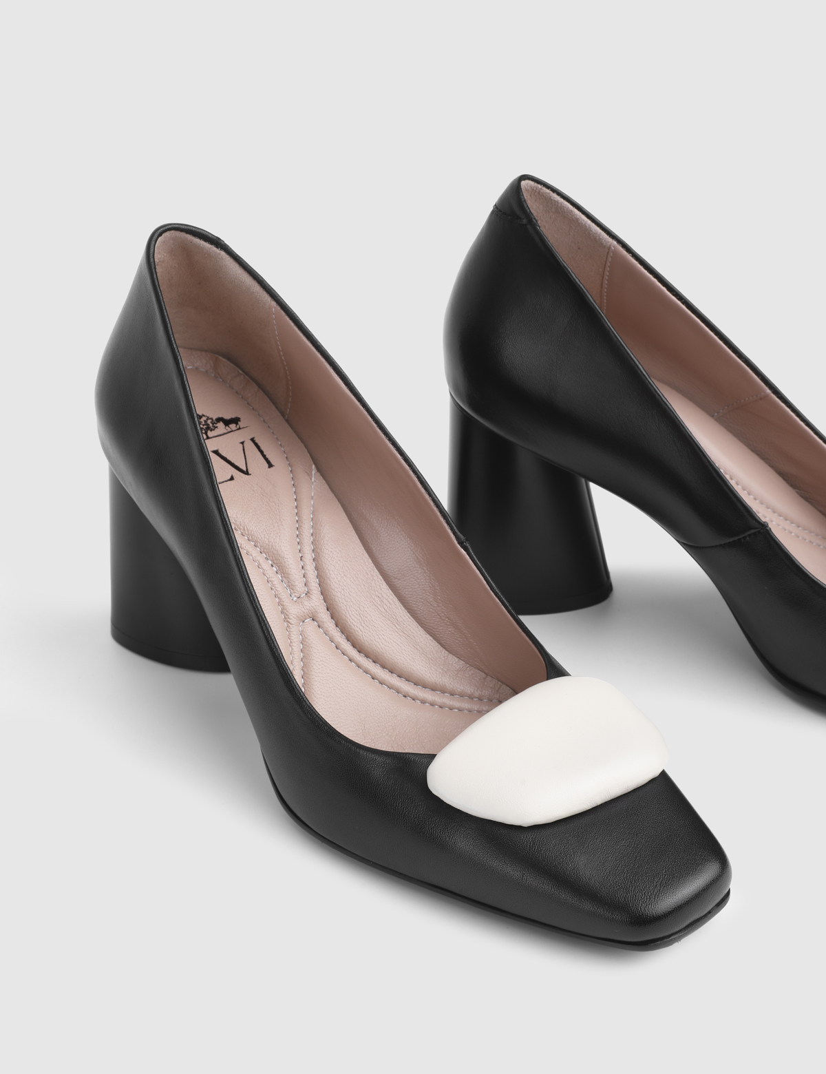 Nareen Black Leather Women's Pump