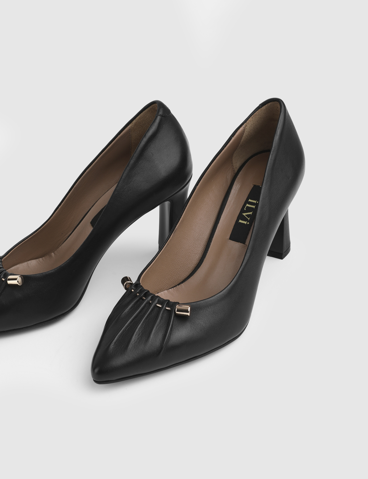 Peak Black Leather Women's Pump