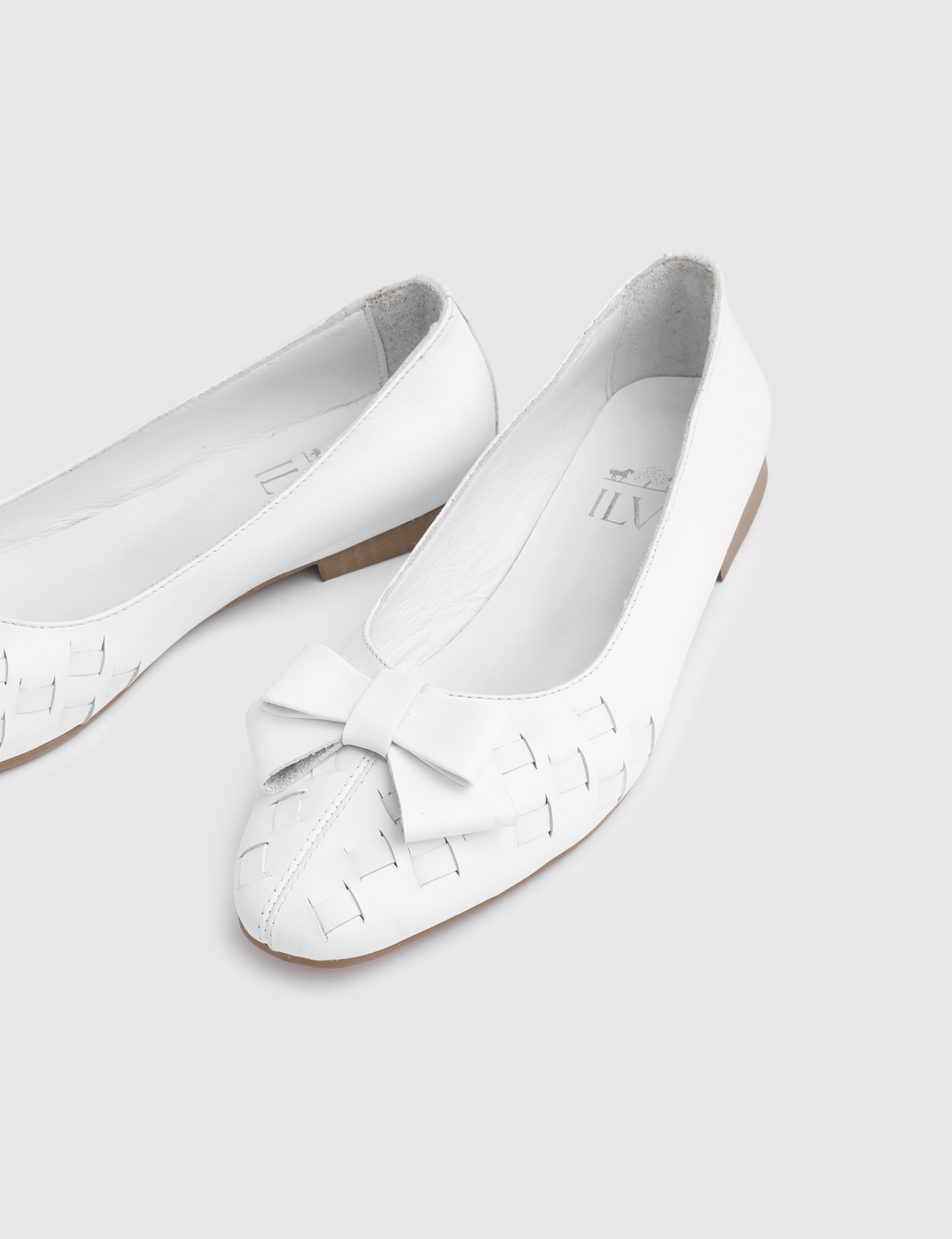 Vireya White Leather Women's Ballerina