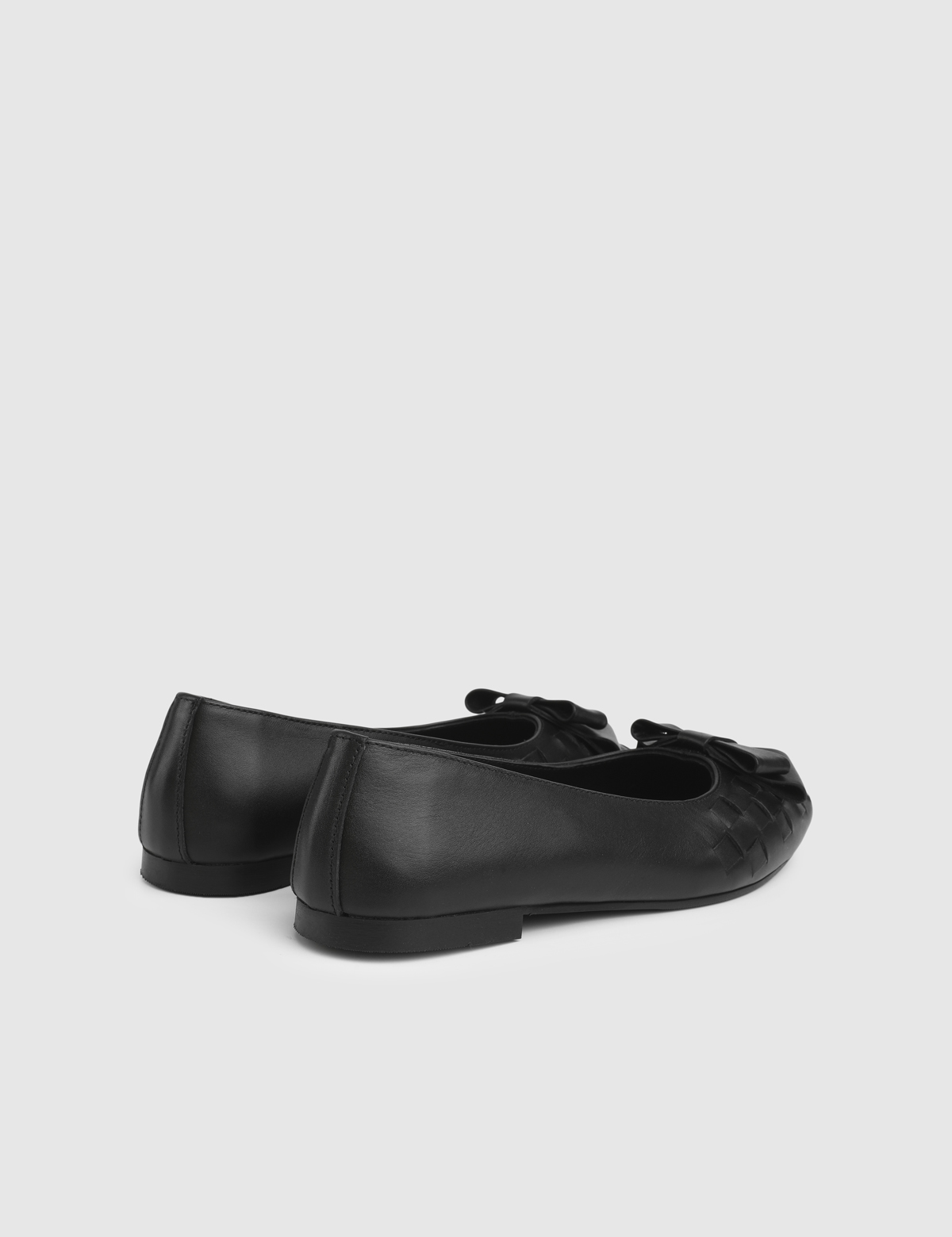 Vireya Black Leather Women's Ballerina