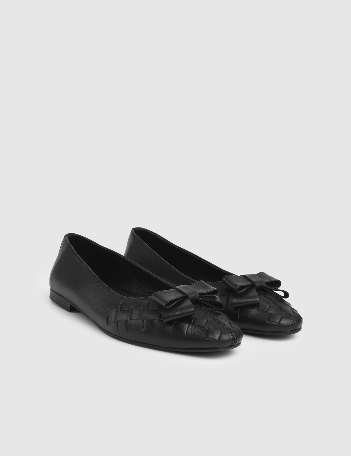 Vireya Black Leather Women's Ballerina