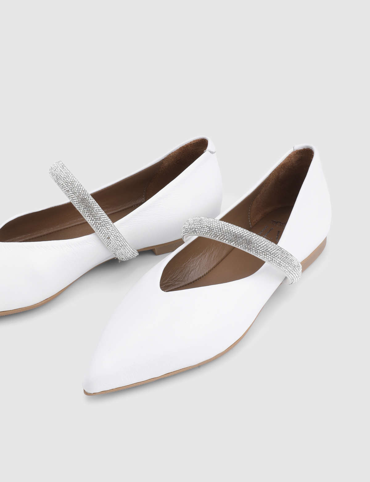 Vivra White Leather Women's Ballerina