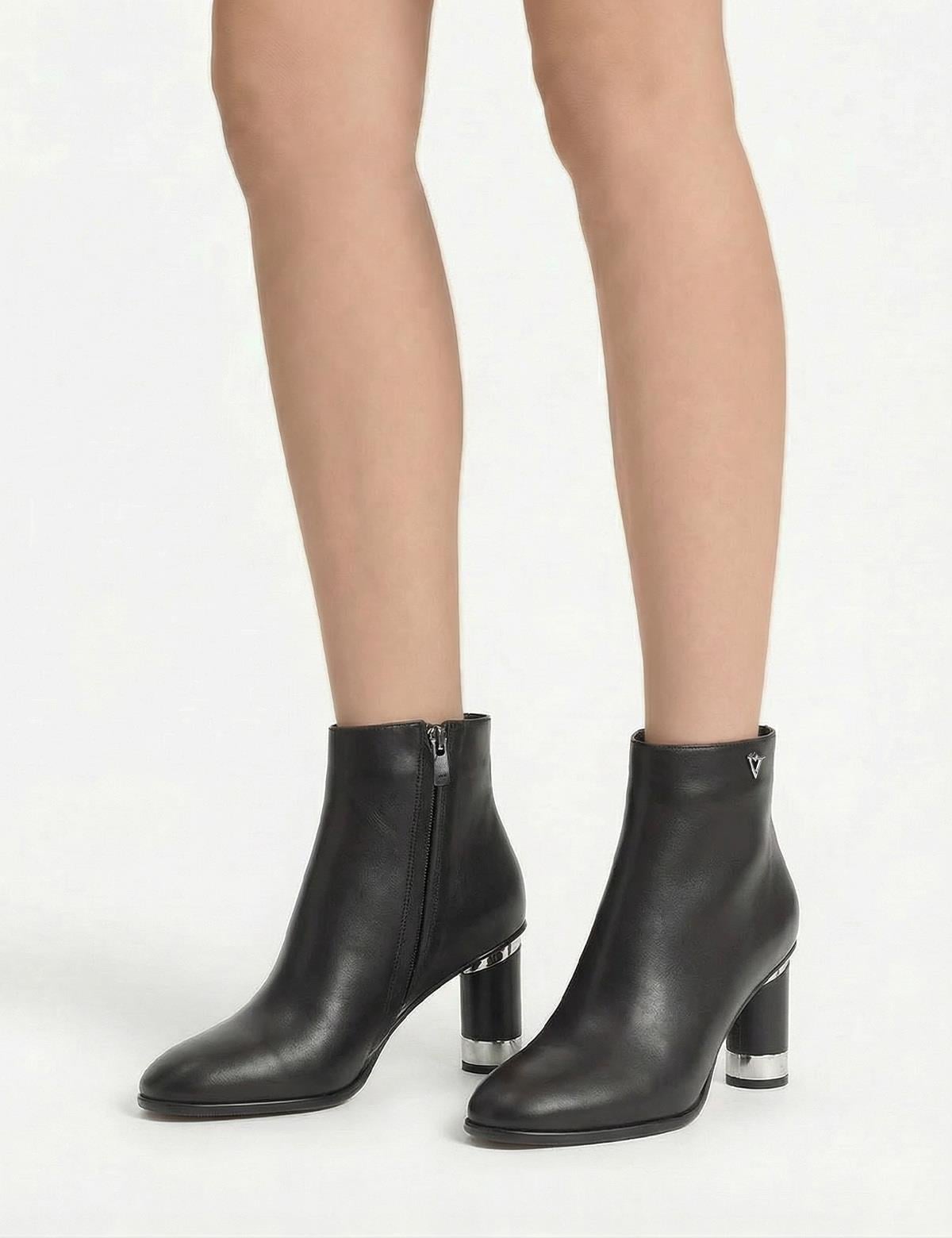 Yujno Black Leather Women's Heeled Boot
