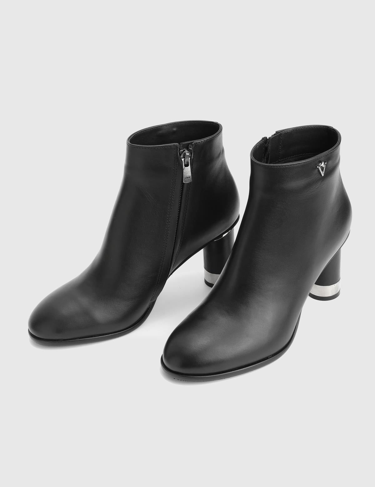 Yujno Black Leather Women's Heeled Boot