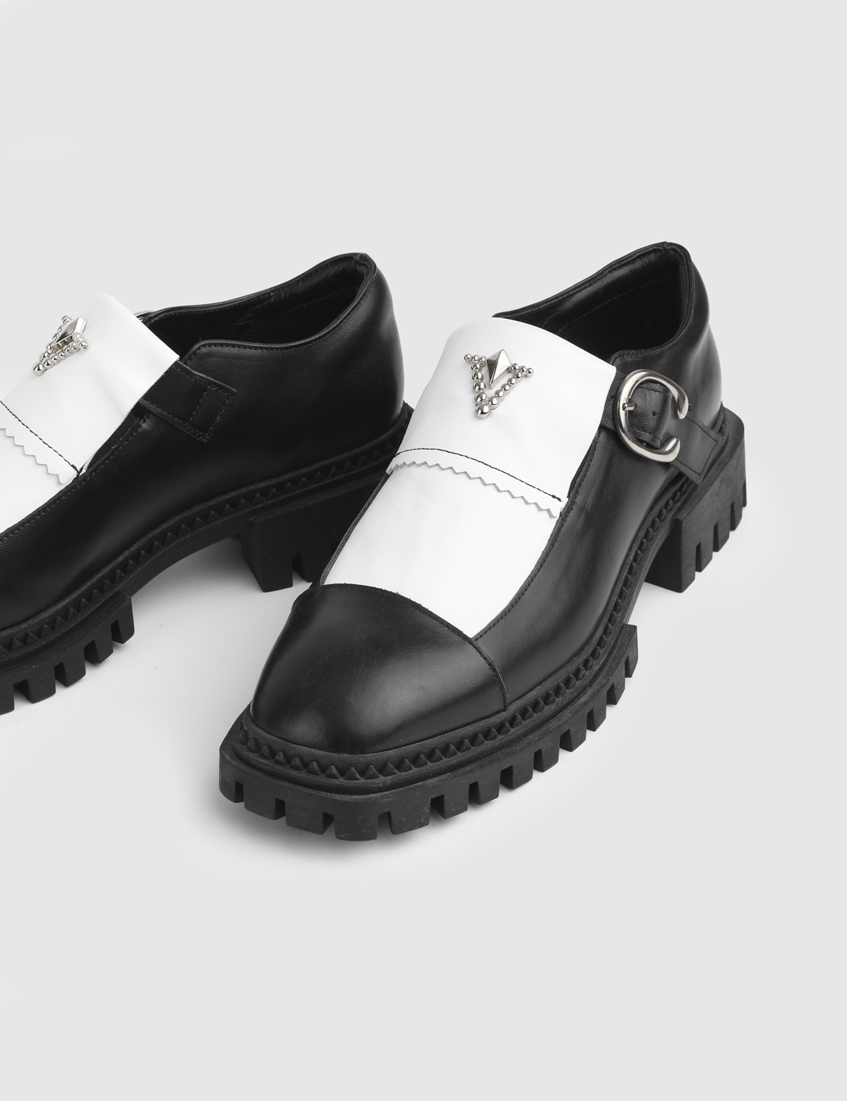 Zinc Black Leather Women's Loafer