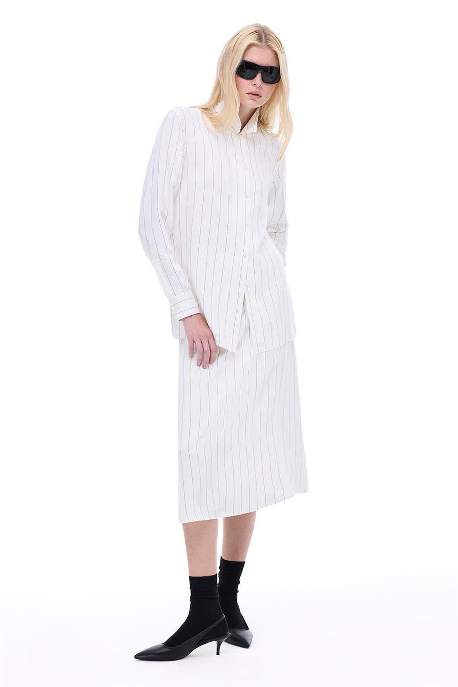 Aponias Rahat Kalıp Çizgili Desen Standart Boy Takma Kol Gömlek Yaka Ekru Gömlek