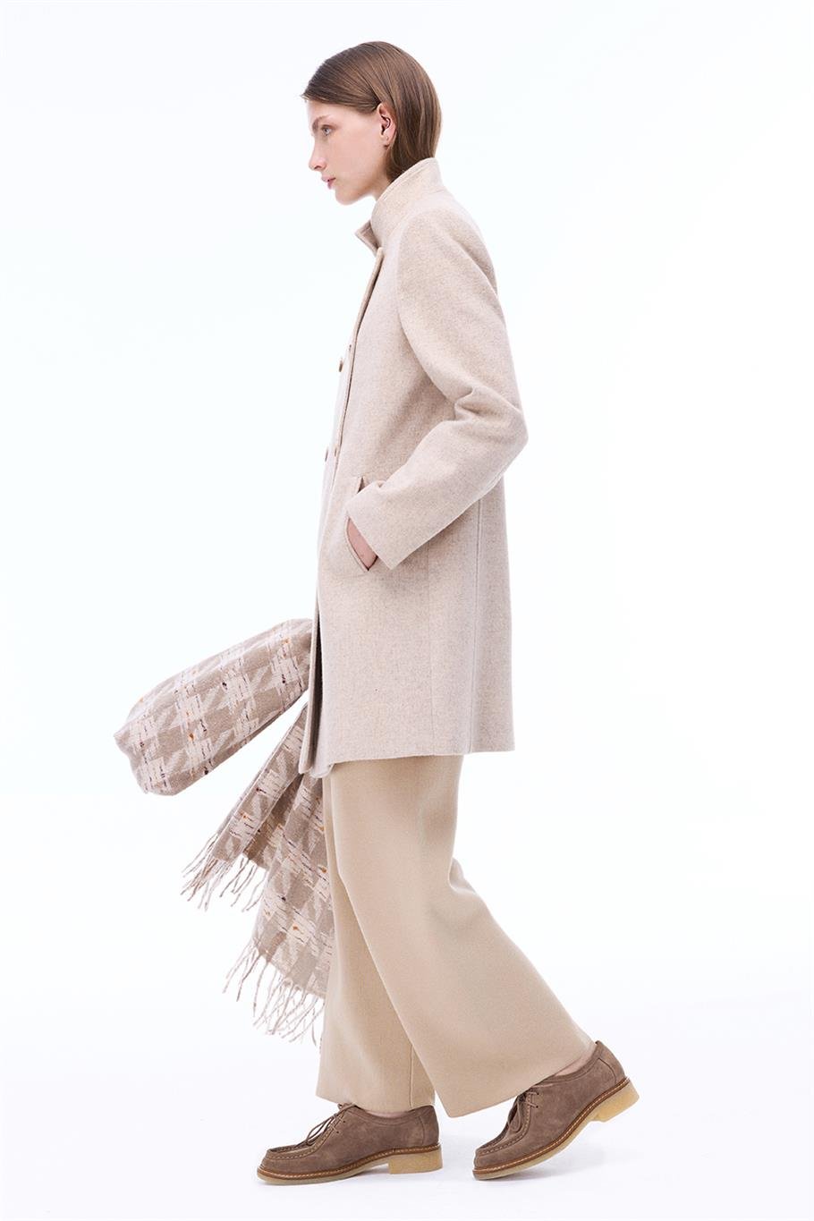 Arlines Diz Üstü Takma Kol Hakim Yaka Bej Renk Kadın Kaban