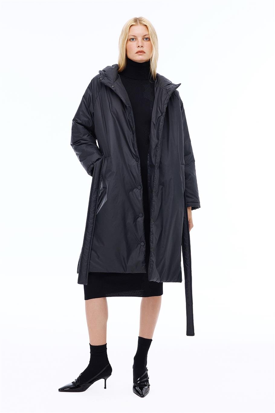 Awans Rahat Kalıp Diz Altı Reglan Kol Kapüşonlu Siyah Mont