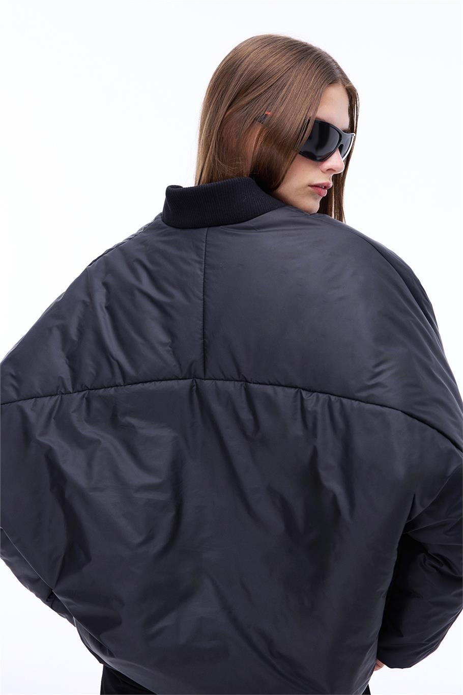 Awans Rahat Kalıp Standart Boy Düşük Kollu Bisiklet Yaka Siyah Mont