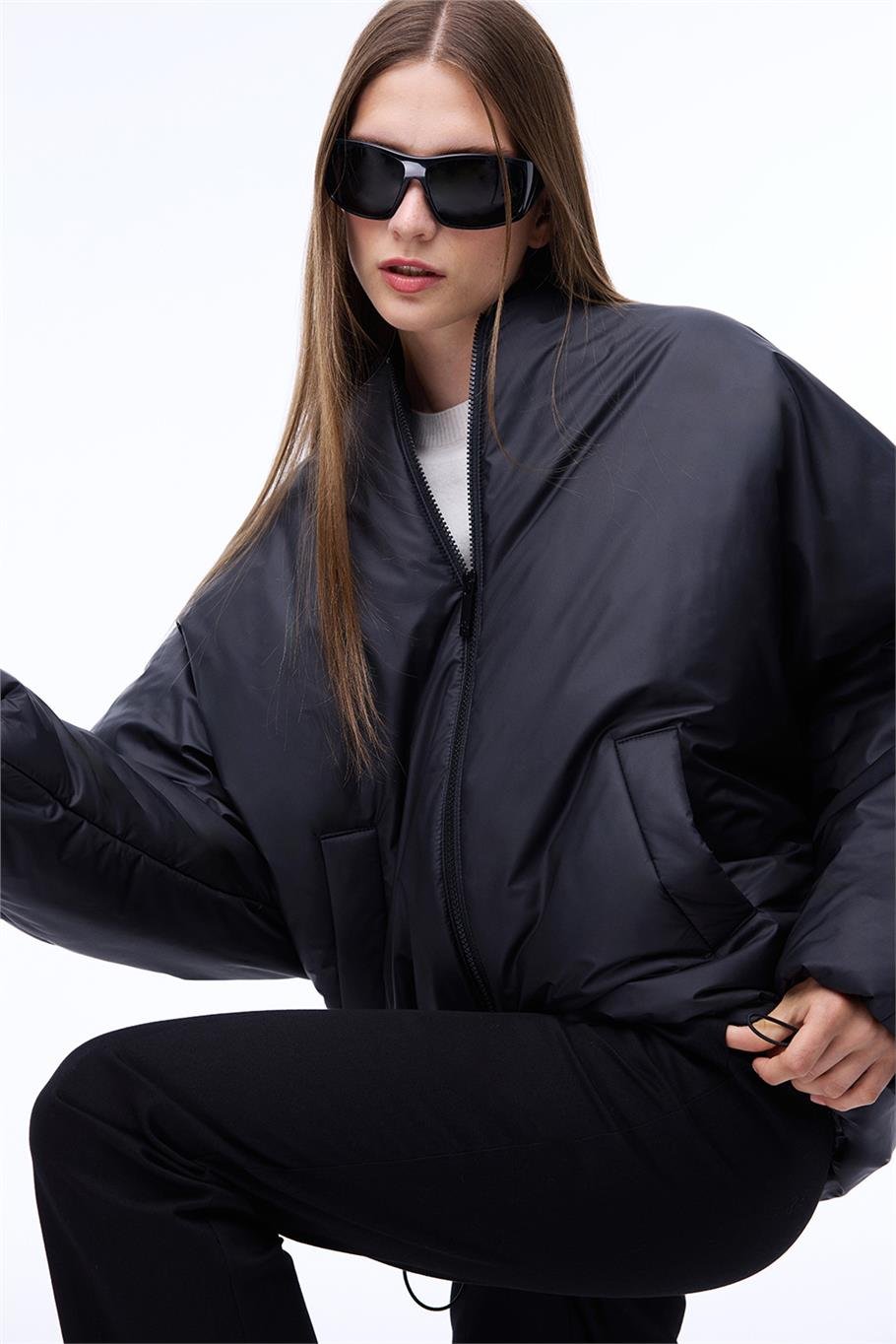 Awans Rahat Kalıp Standart Boy Düşük Kollu Bisiklet Yaka Siyah Mont