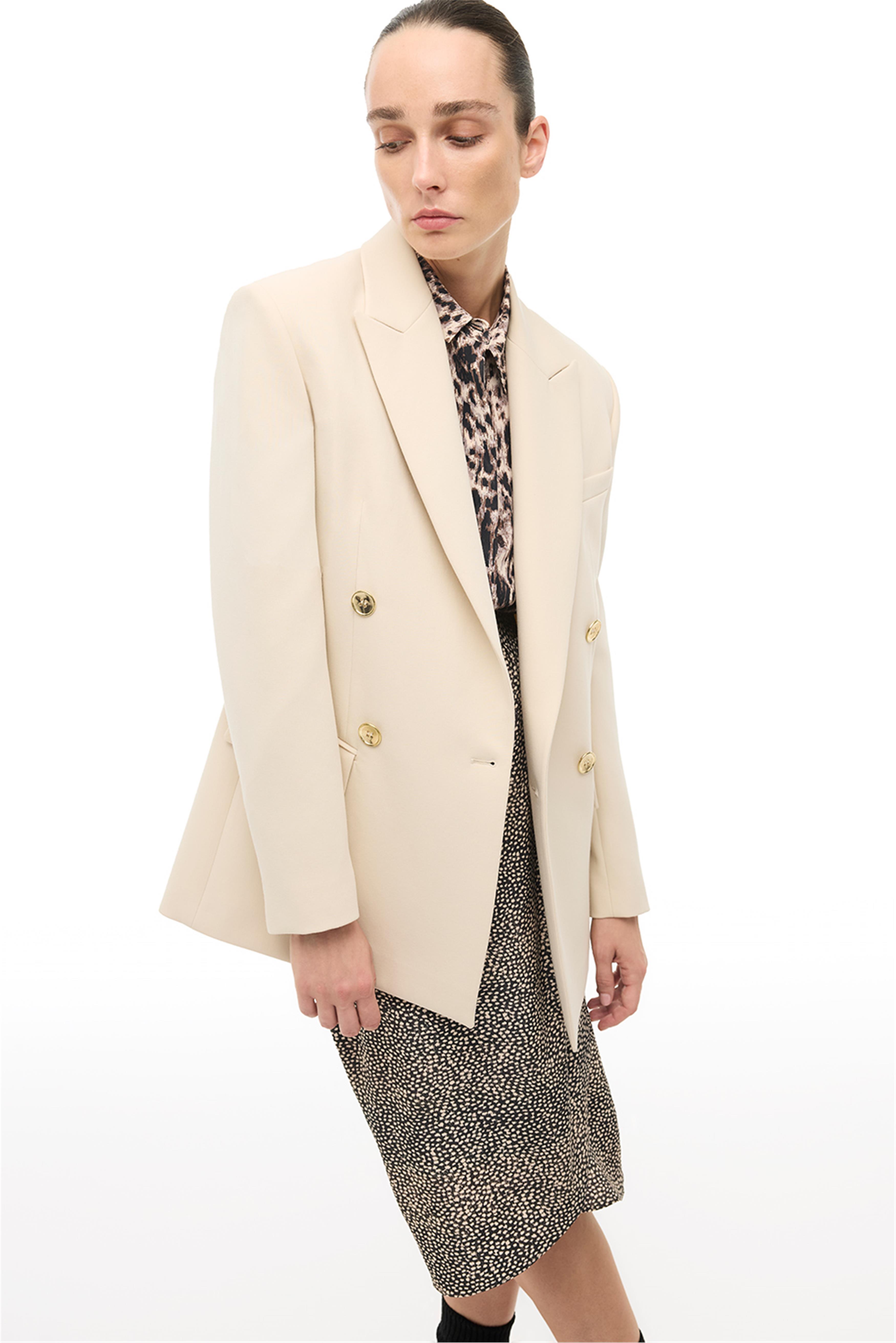 Bej Gold Düğmeli Kırlangıç Yaka Ceket