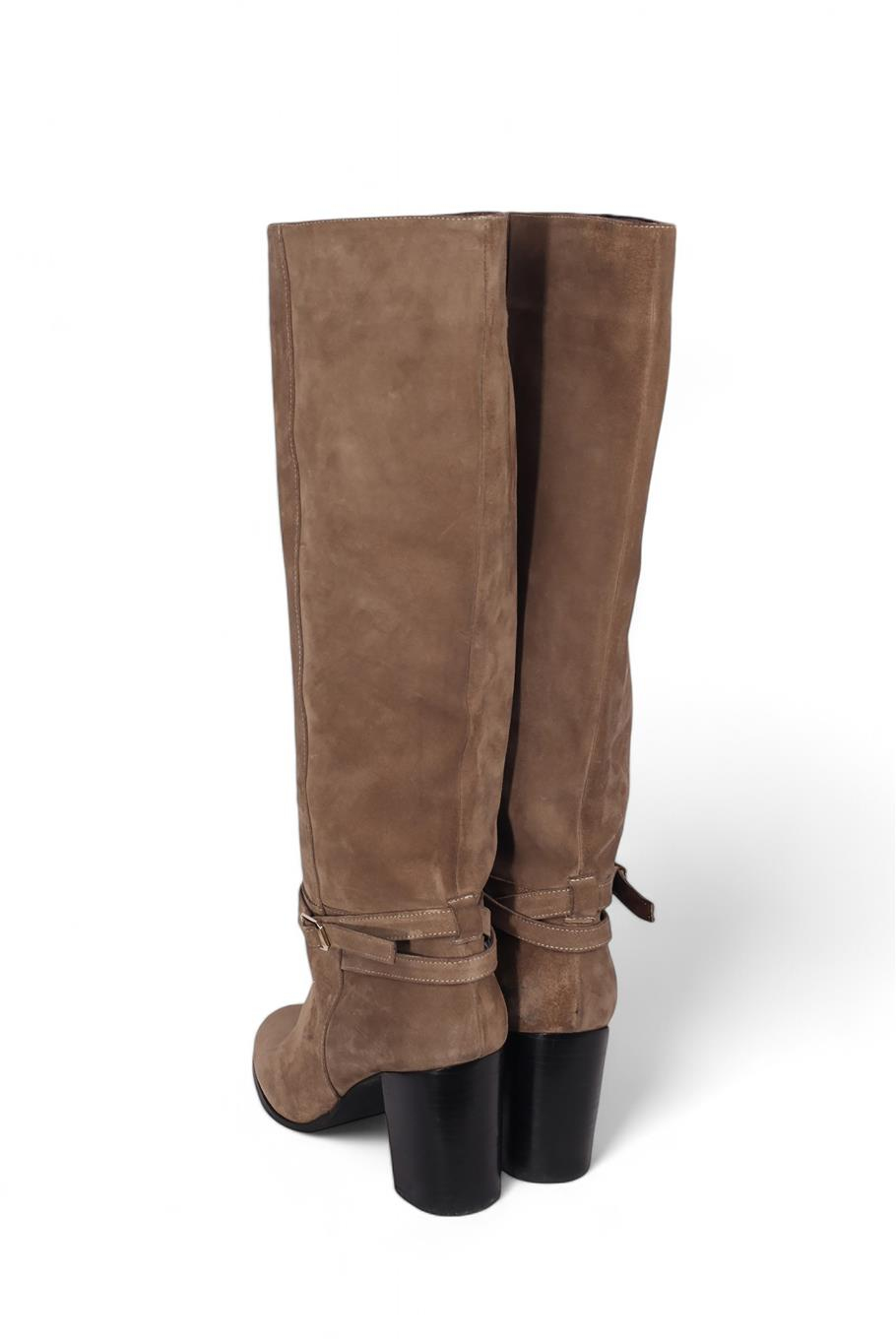 Bej Süet Kemer Detaylı Topuklu Çizme