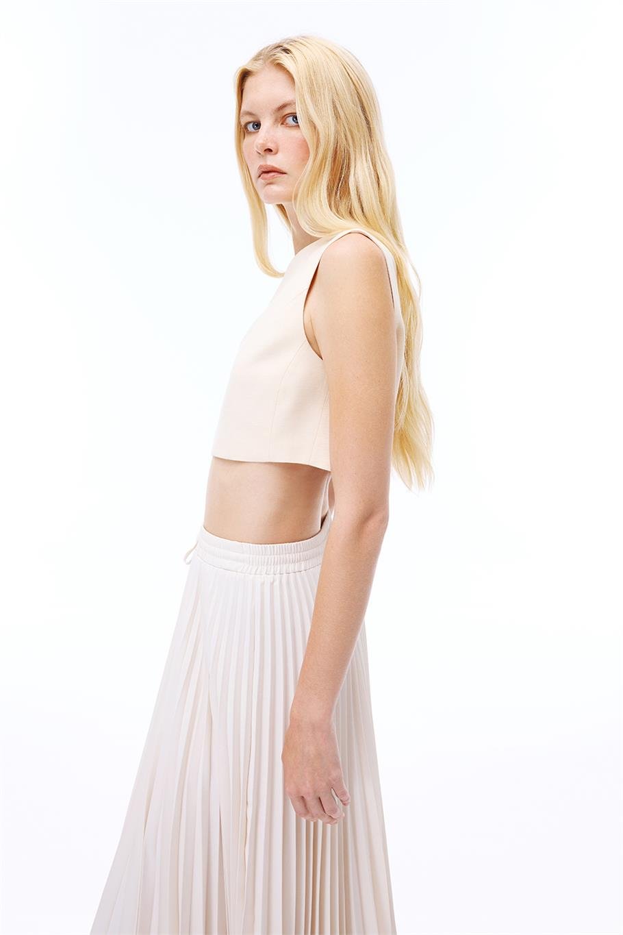 Bej Yuvarlak Yaka Sıfır Kol Bluz