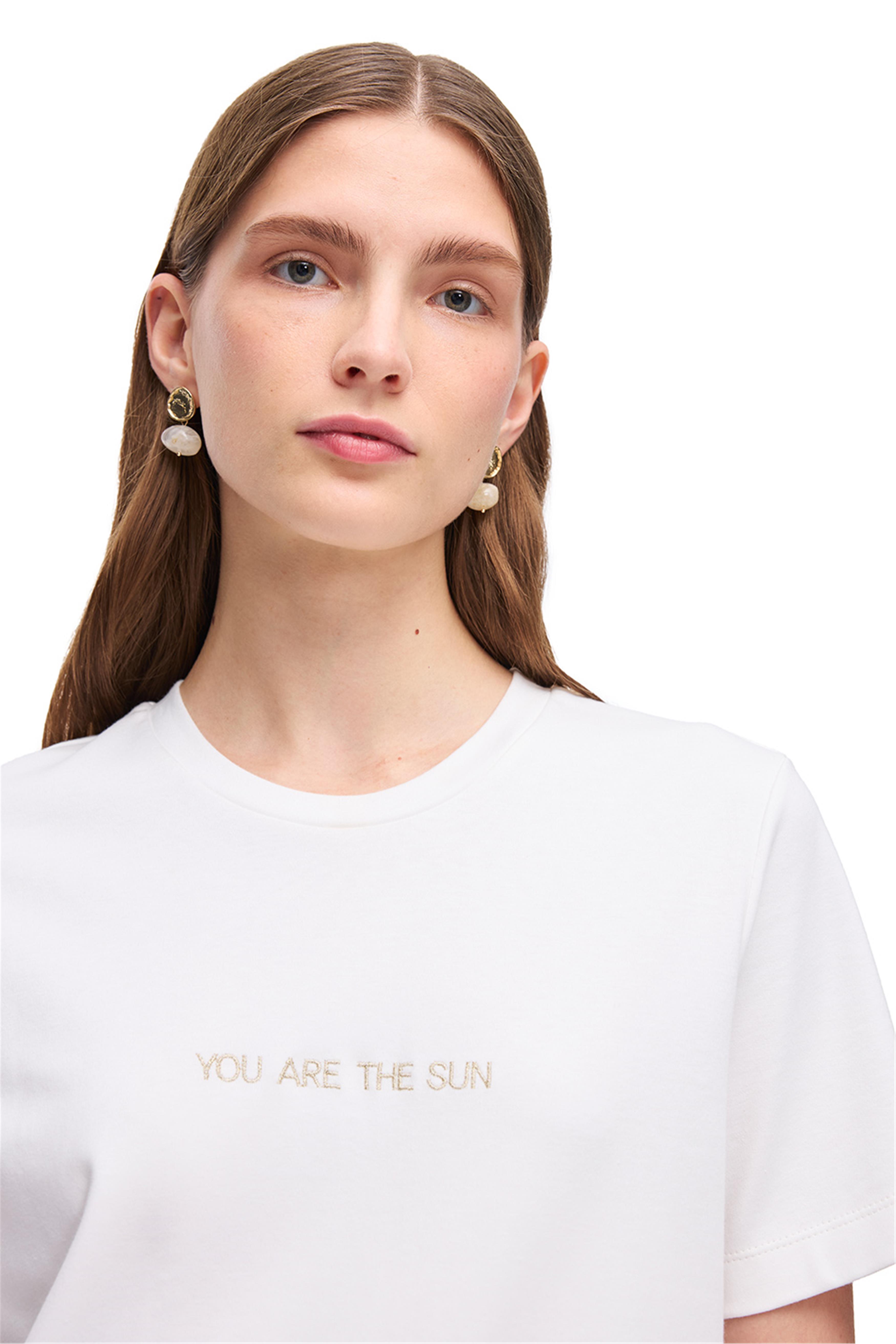 Beyaz %100 Pamuk Rahat Kalıp Bisiklet Yaka Tişört