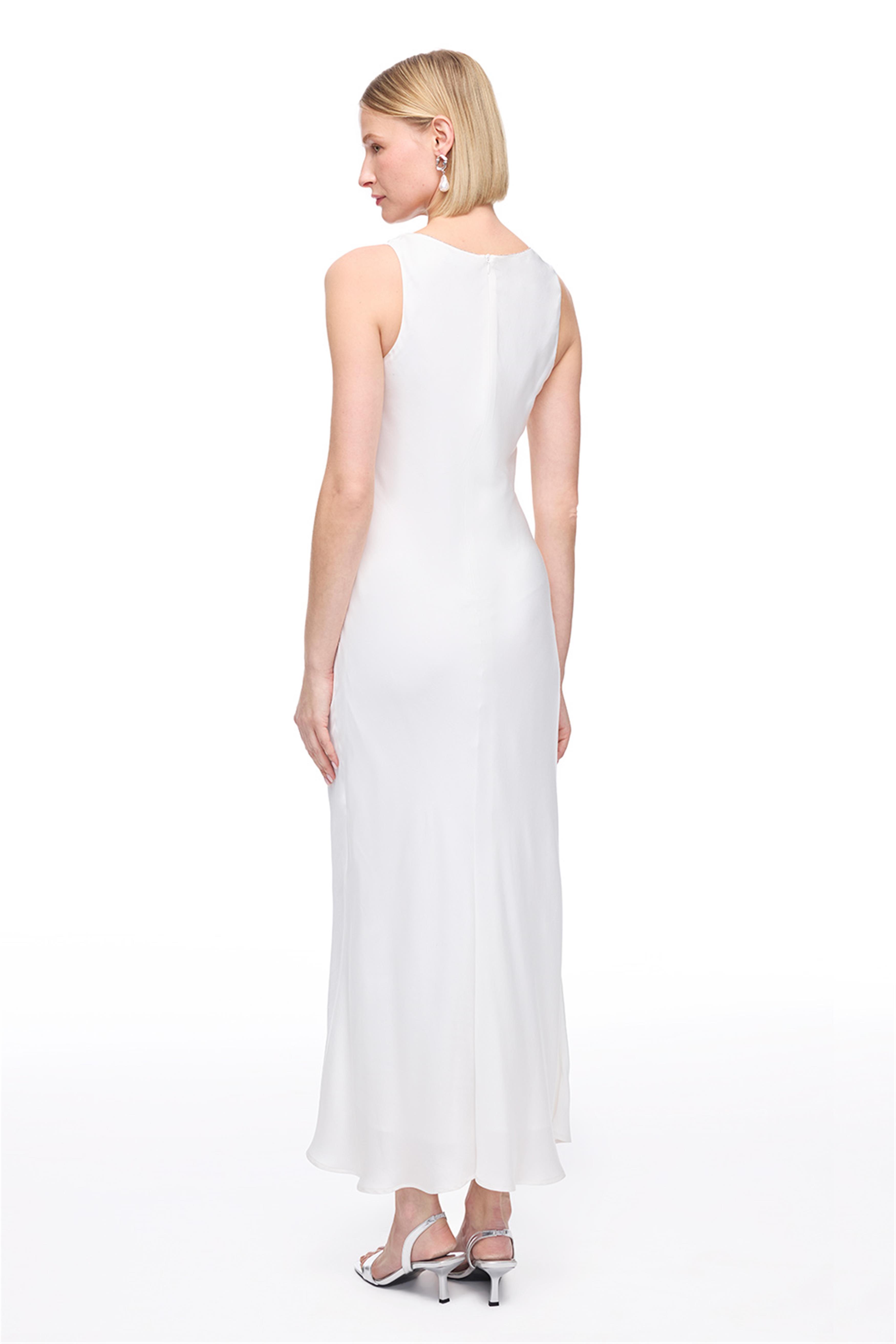 Beyaz Apatit Rahat Kalıp Uzun Boy Elbise