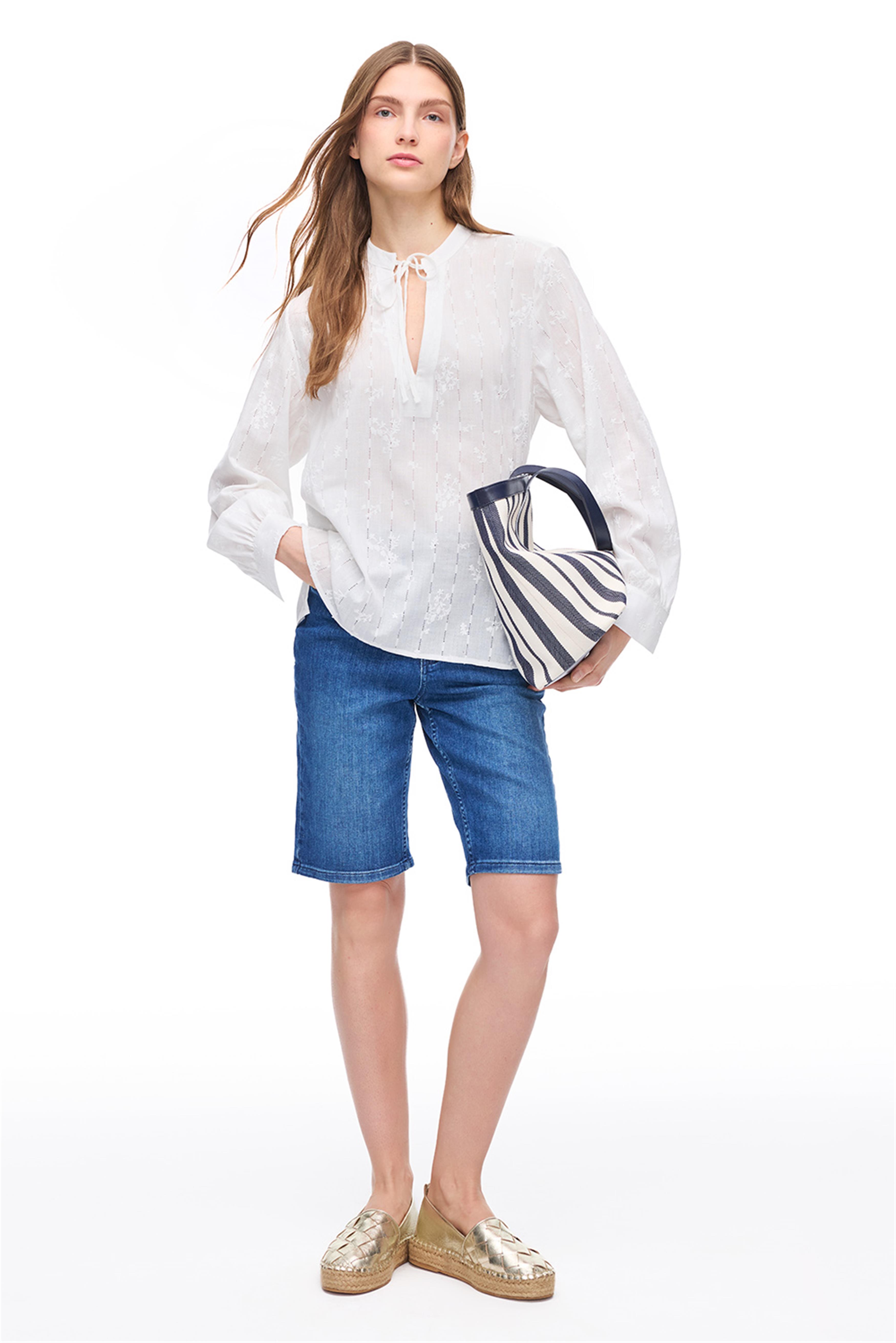 Beyaz Bağlamalı Yaka Bluz