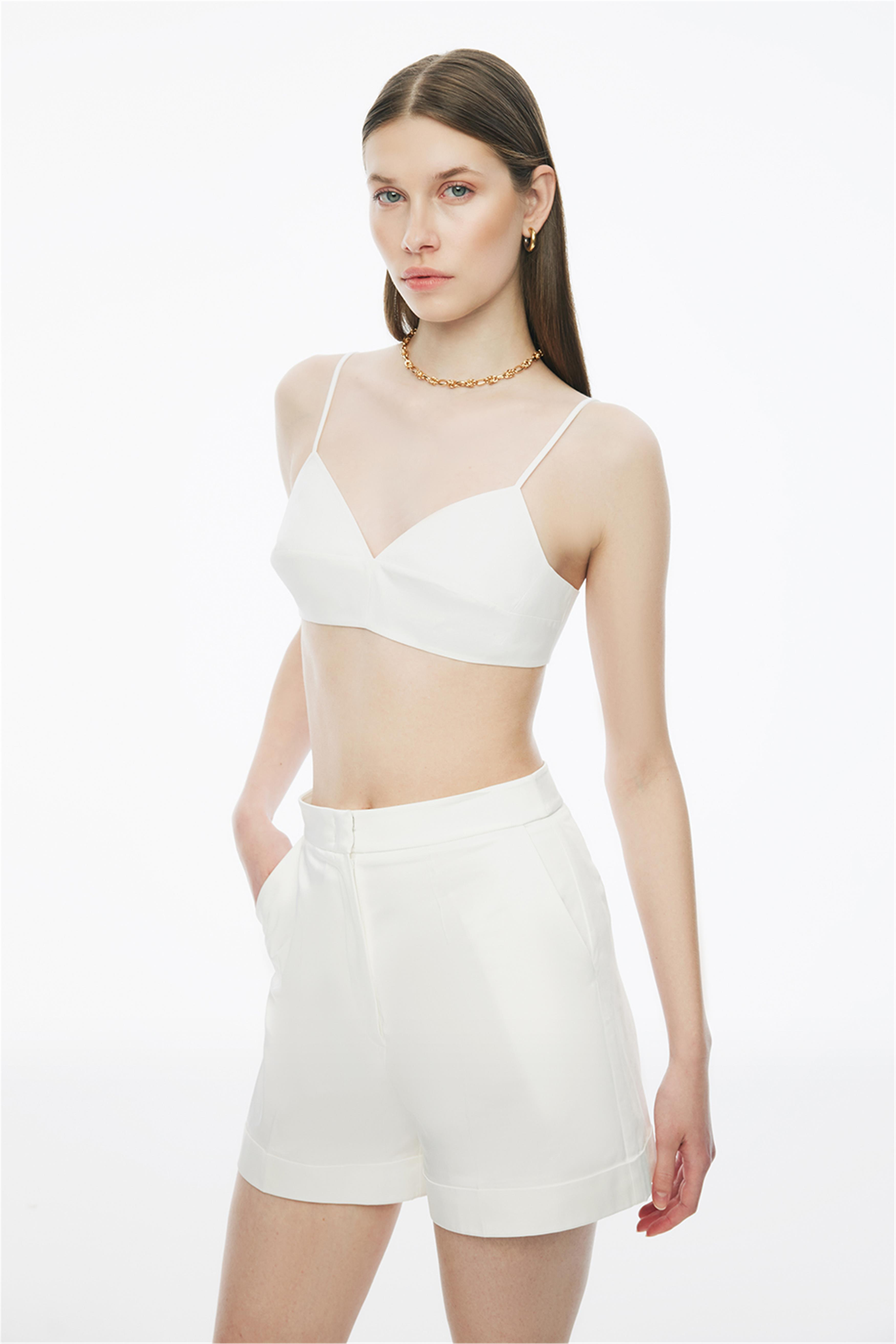 Beyaz Bevins Regular Fit Yüksek Bel Boru Paça Kısa Boy Şort