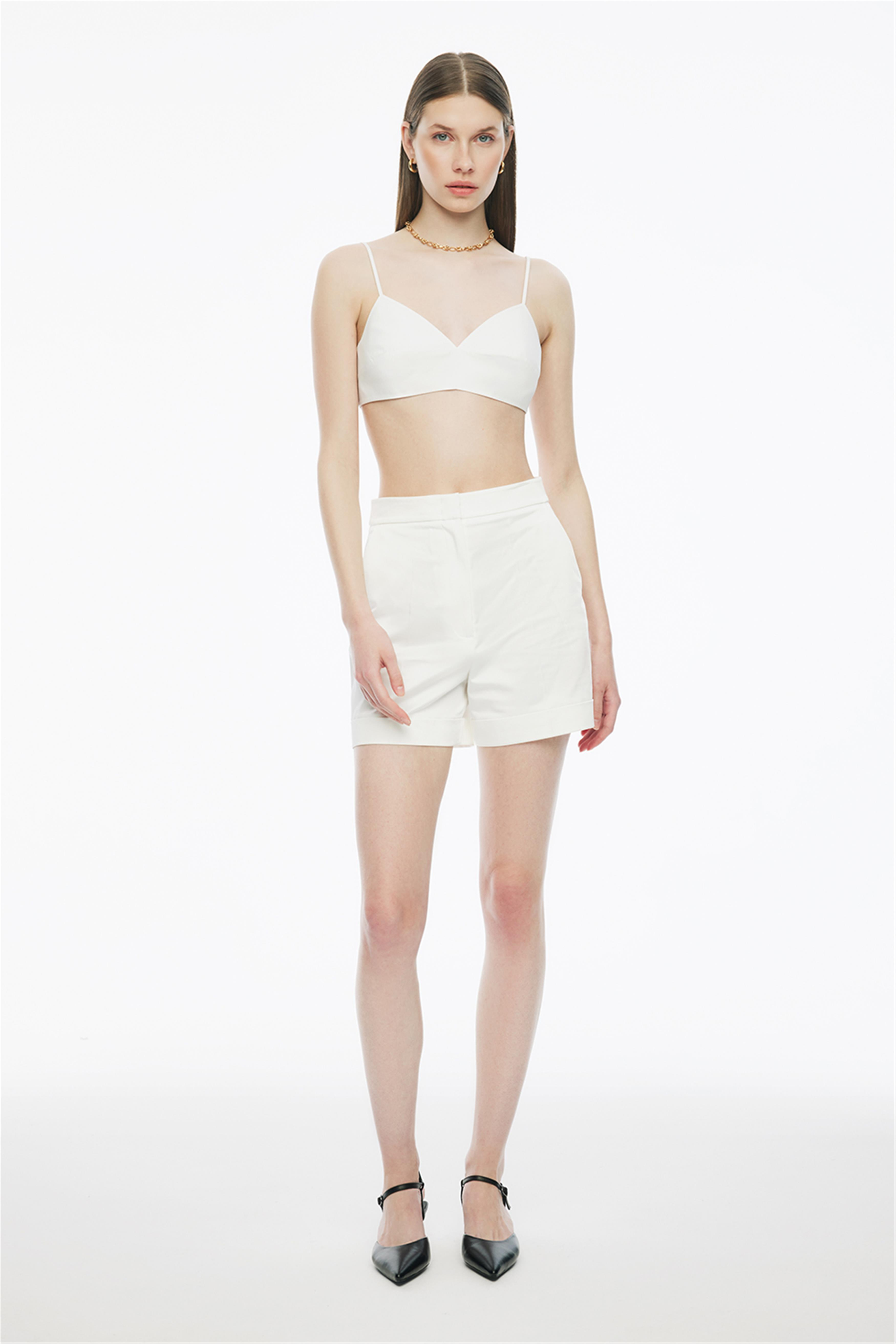 Beyaz Bevins Regular Fit Yüksek Bel Boru Paça Kısa Boy Şort