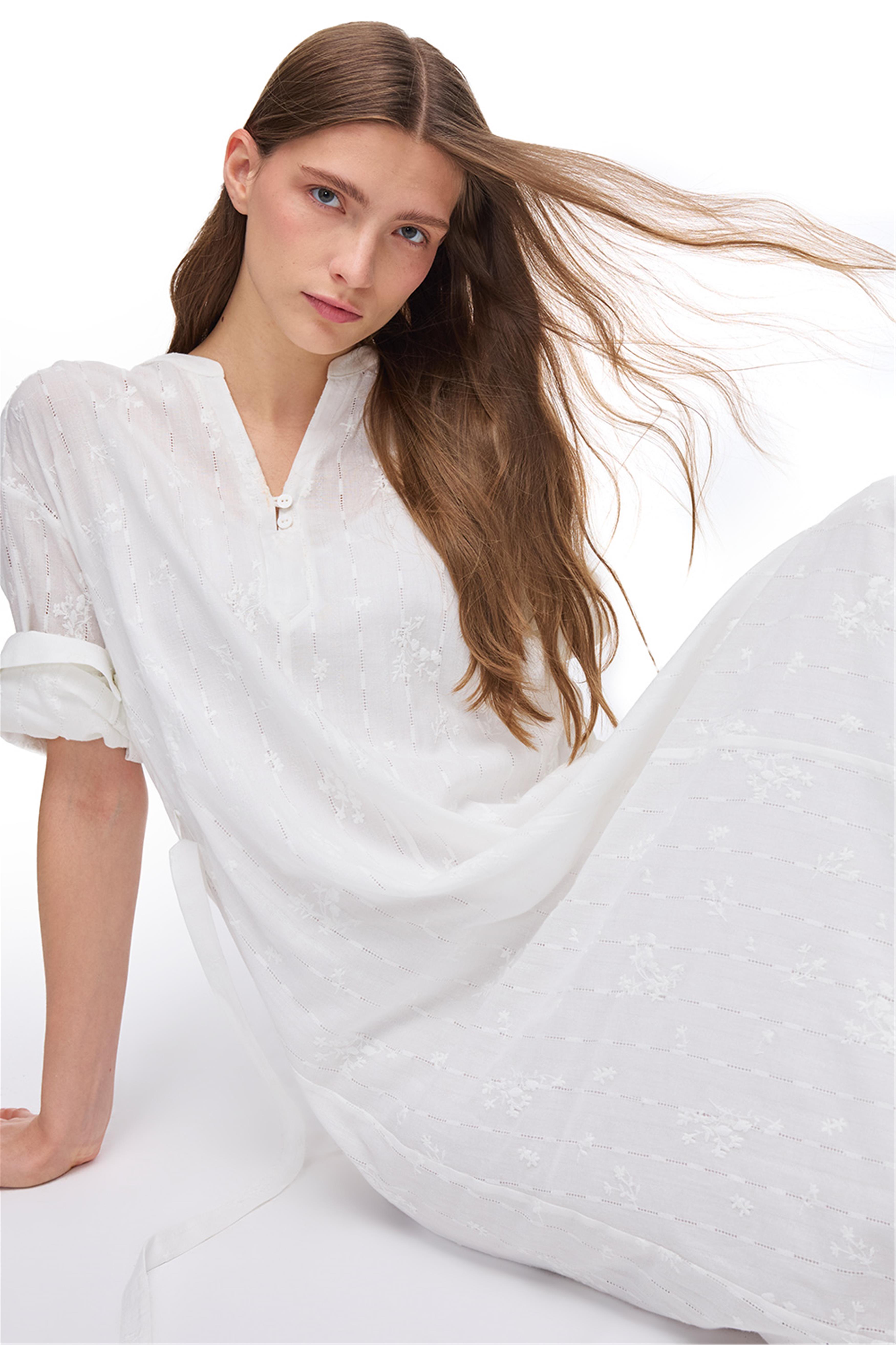 Beyaz Hakim Yaka Pamuklu Elbise