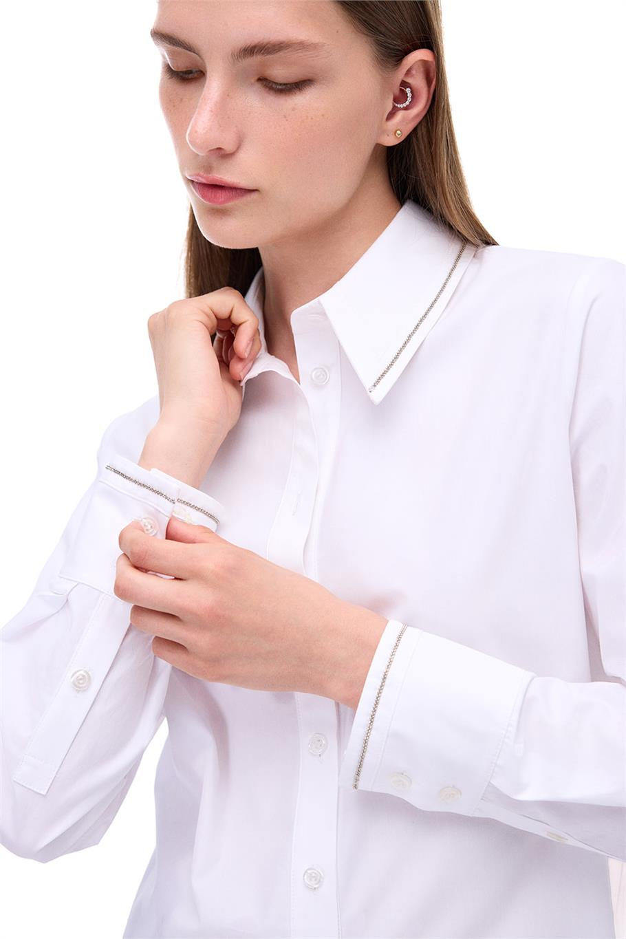 Beyaz Klasik Yaka Gömlek
