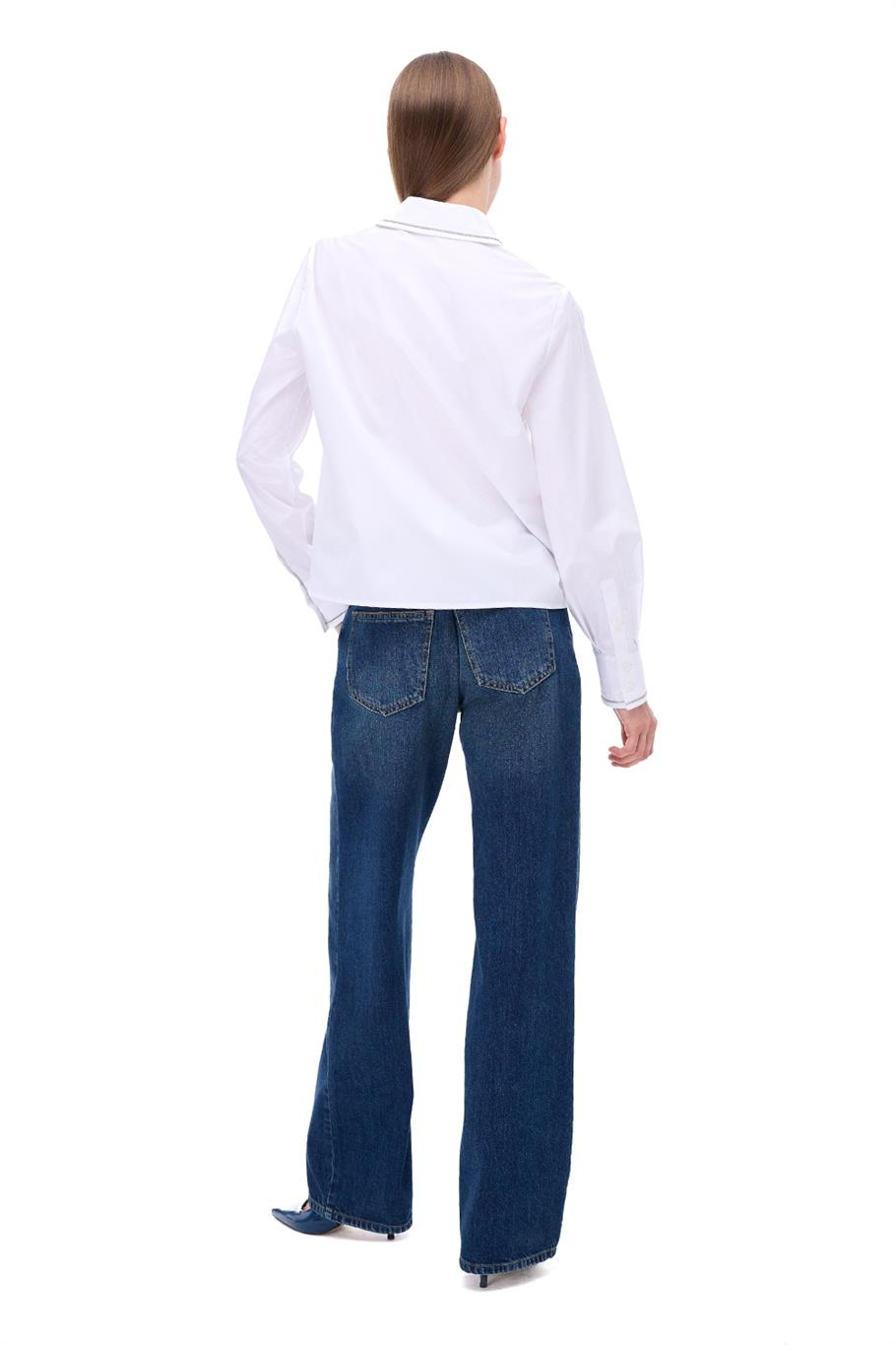 Beyaz Klasik Yaka Gömlek