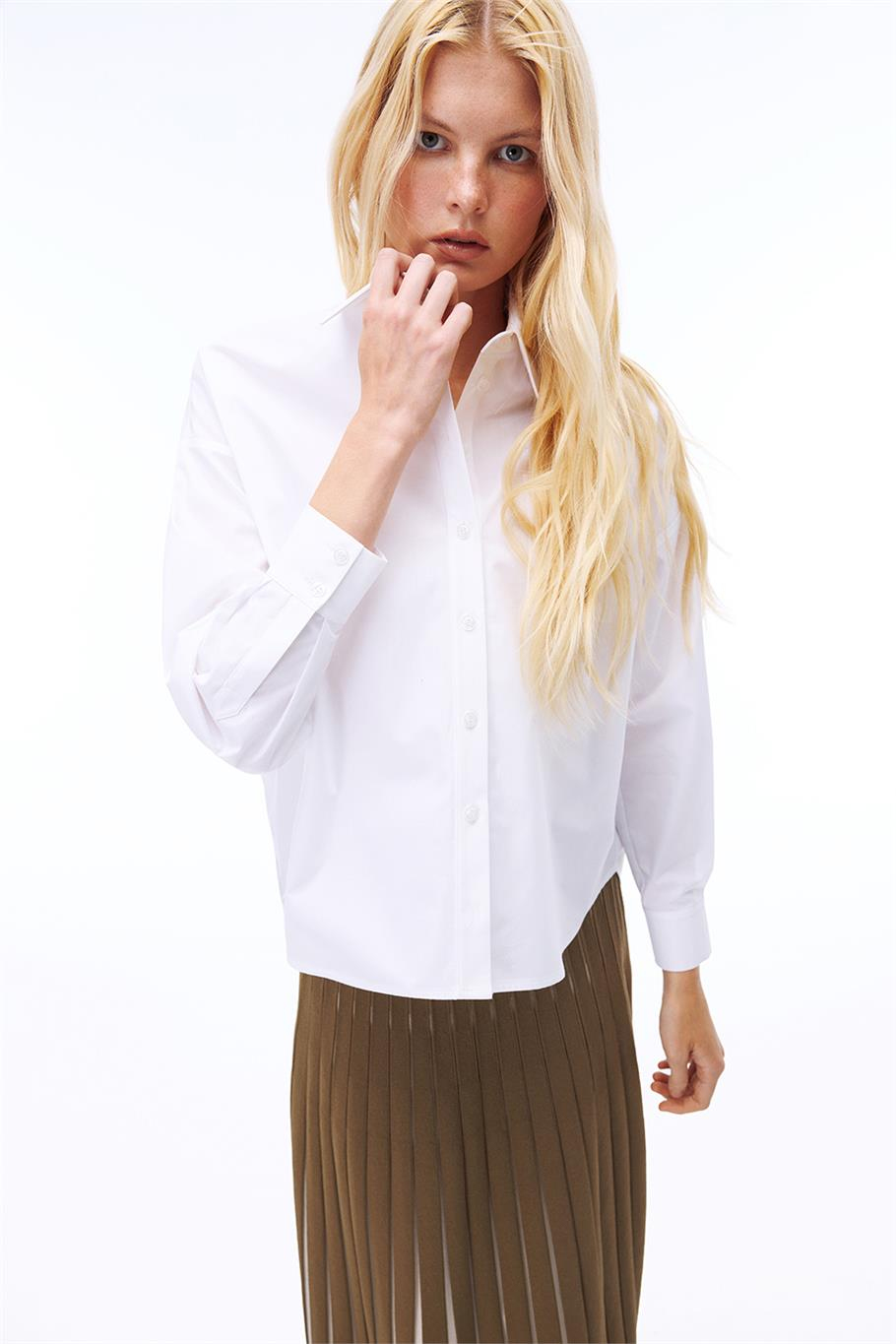 Beyaz Klasik Yaka Gömlek