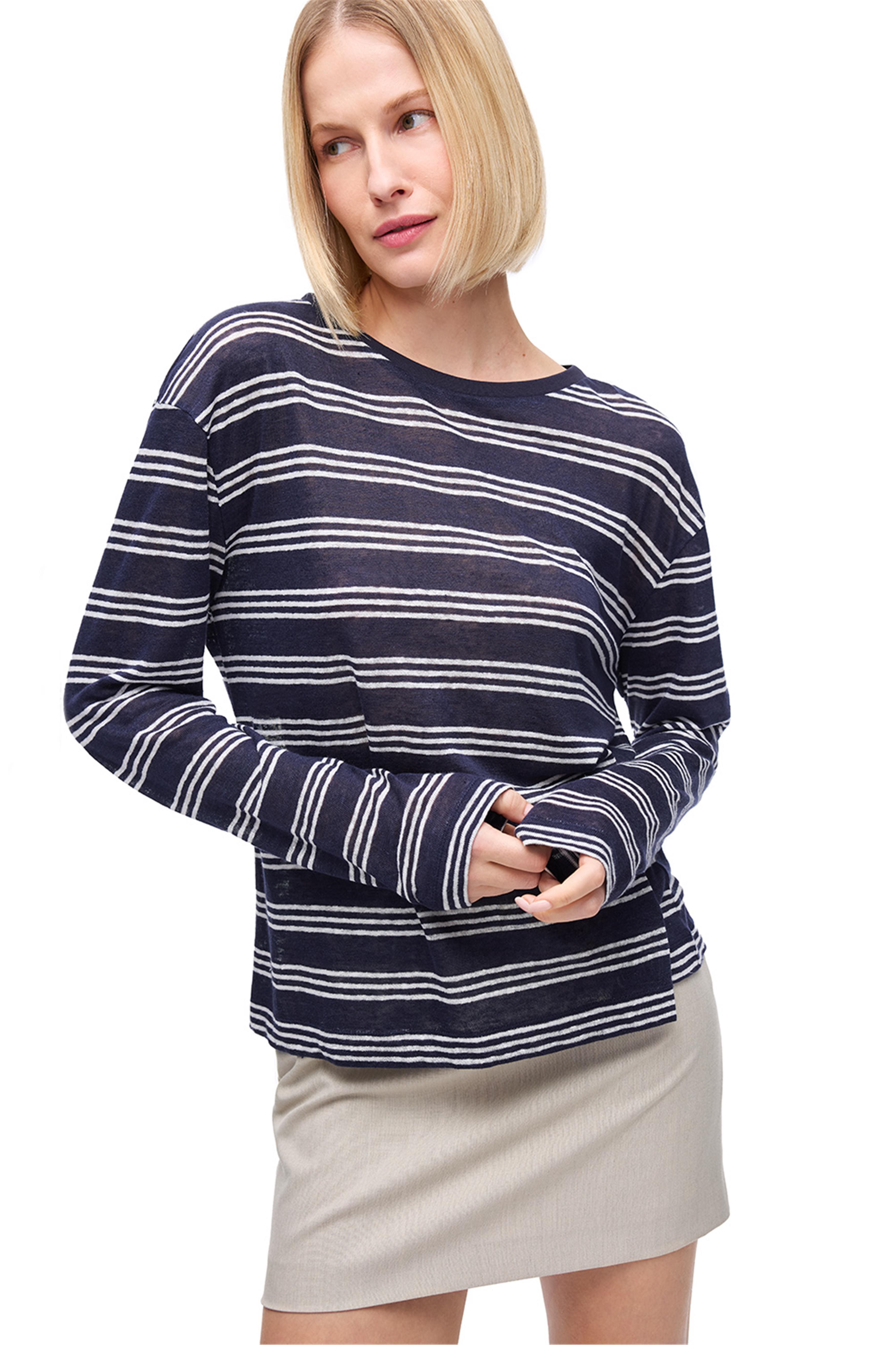 Beyaz Lacivert Bisiklet Yaka Uzun Kollu Tişört