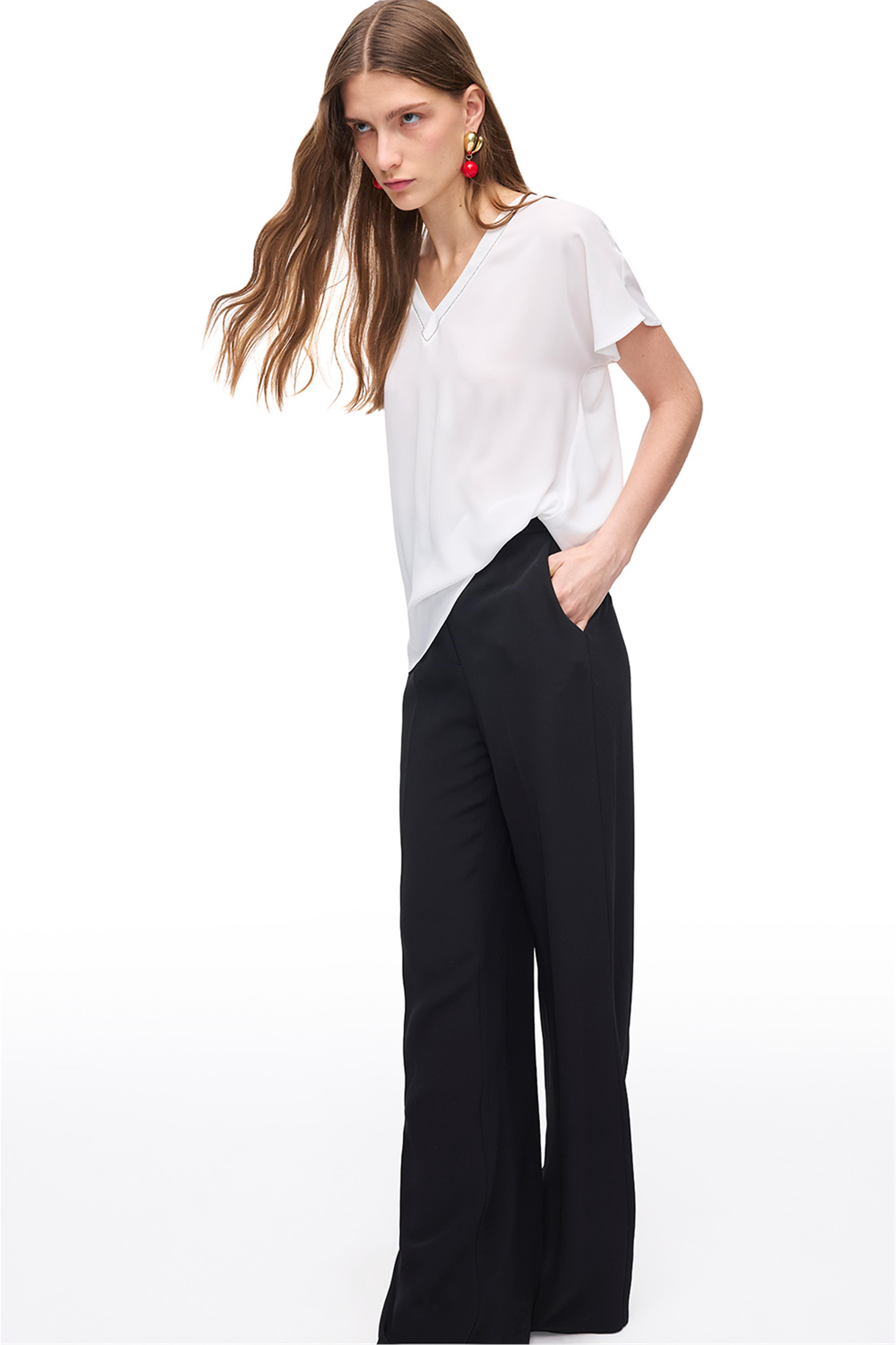 Beyaz V Yaka Rahat Kalıp Bluz