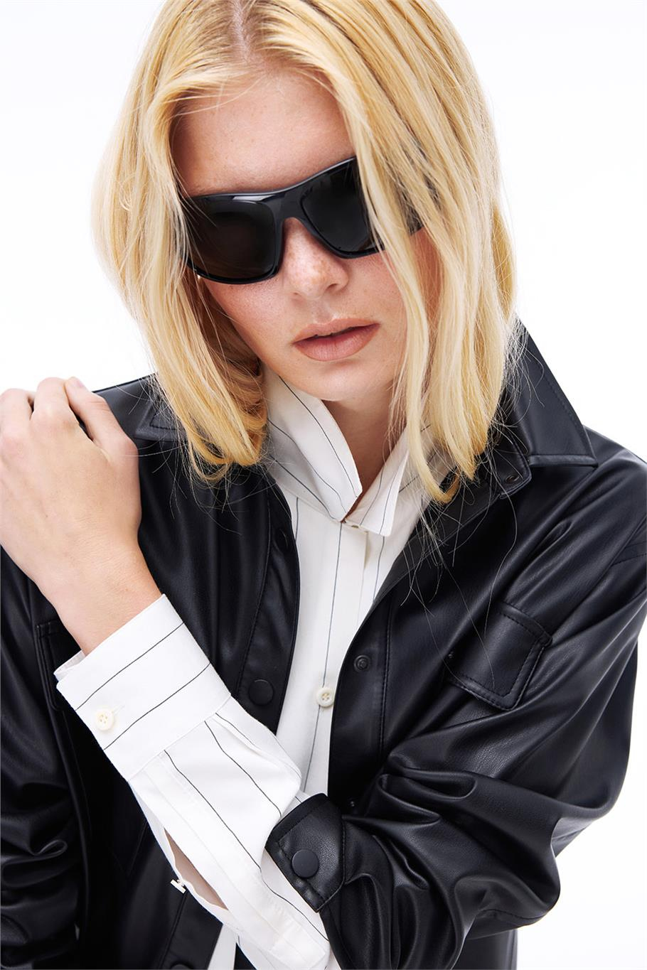 Dark Rahat Kalıp Takma Kol Gömlek Yaka Siyah Renk Kadın Gömlek