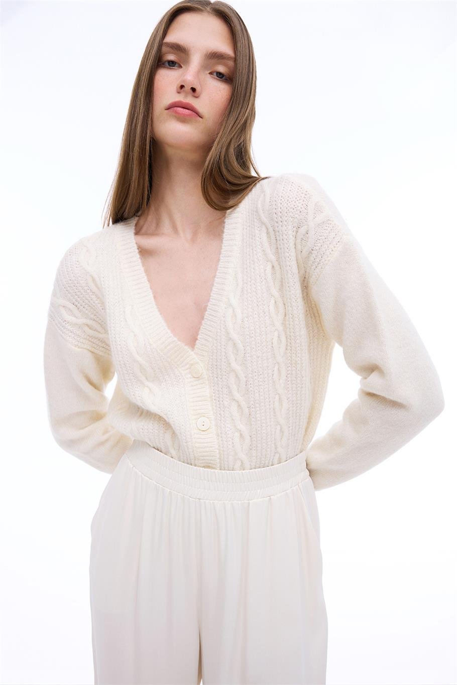 Ekru Triko Rahat Kalıp V-Yaka Triko Hırka