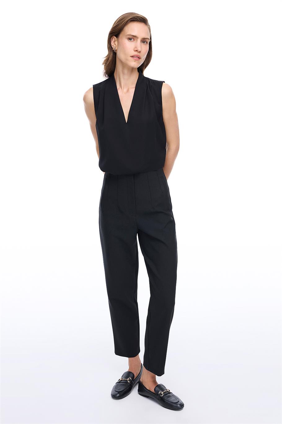 Farewell Regular Fit Sıfır Kol V-Yaka Siyah Renk Kadın Bluz