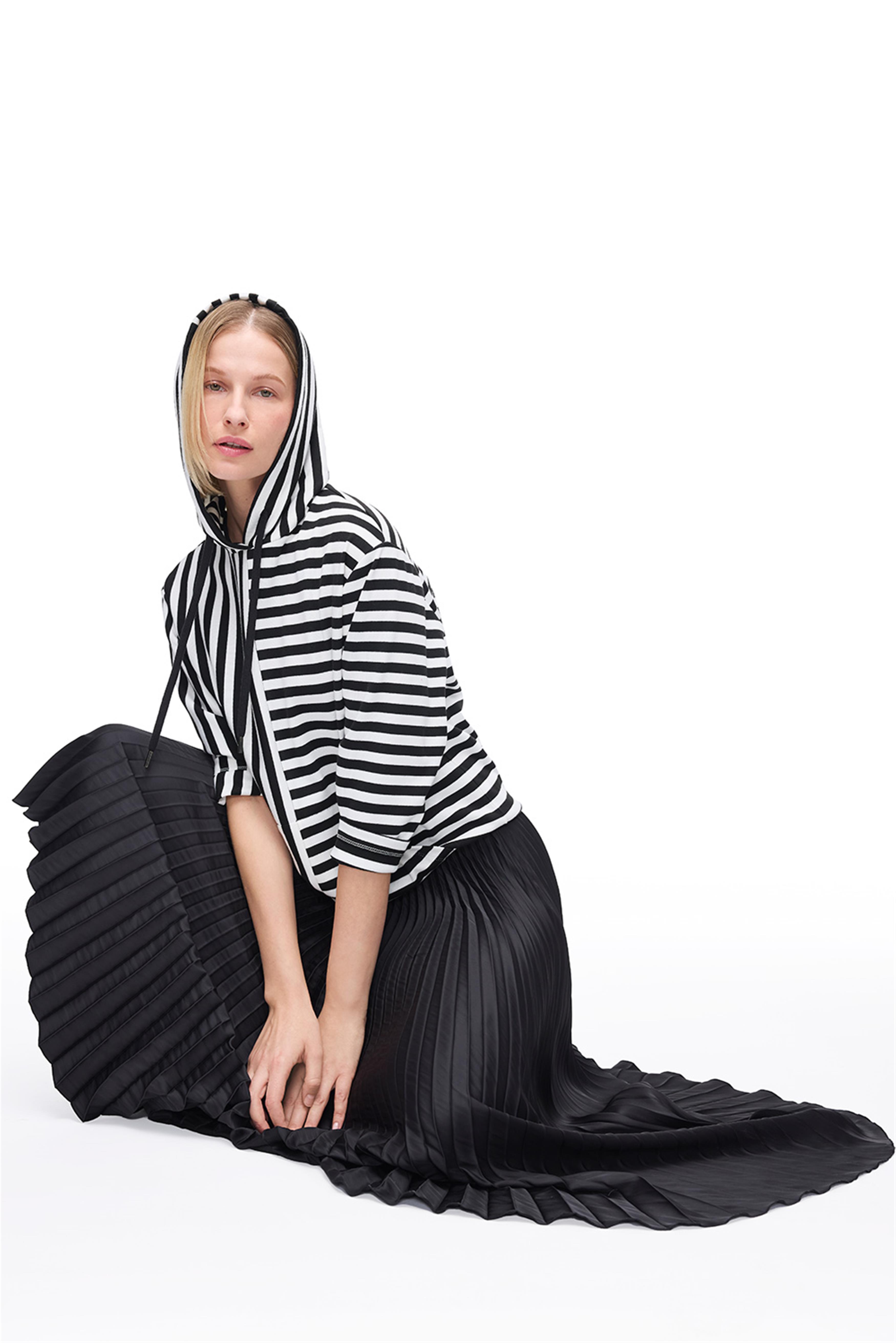 Febes Siyah Renk Regular Fit Yuvarlak Yaka Takma Kol Eşofman