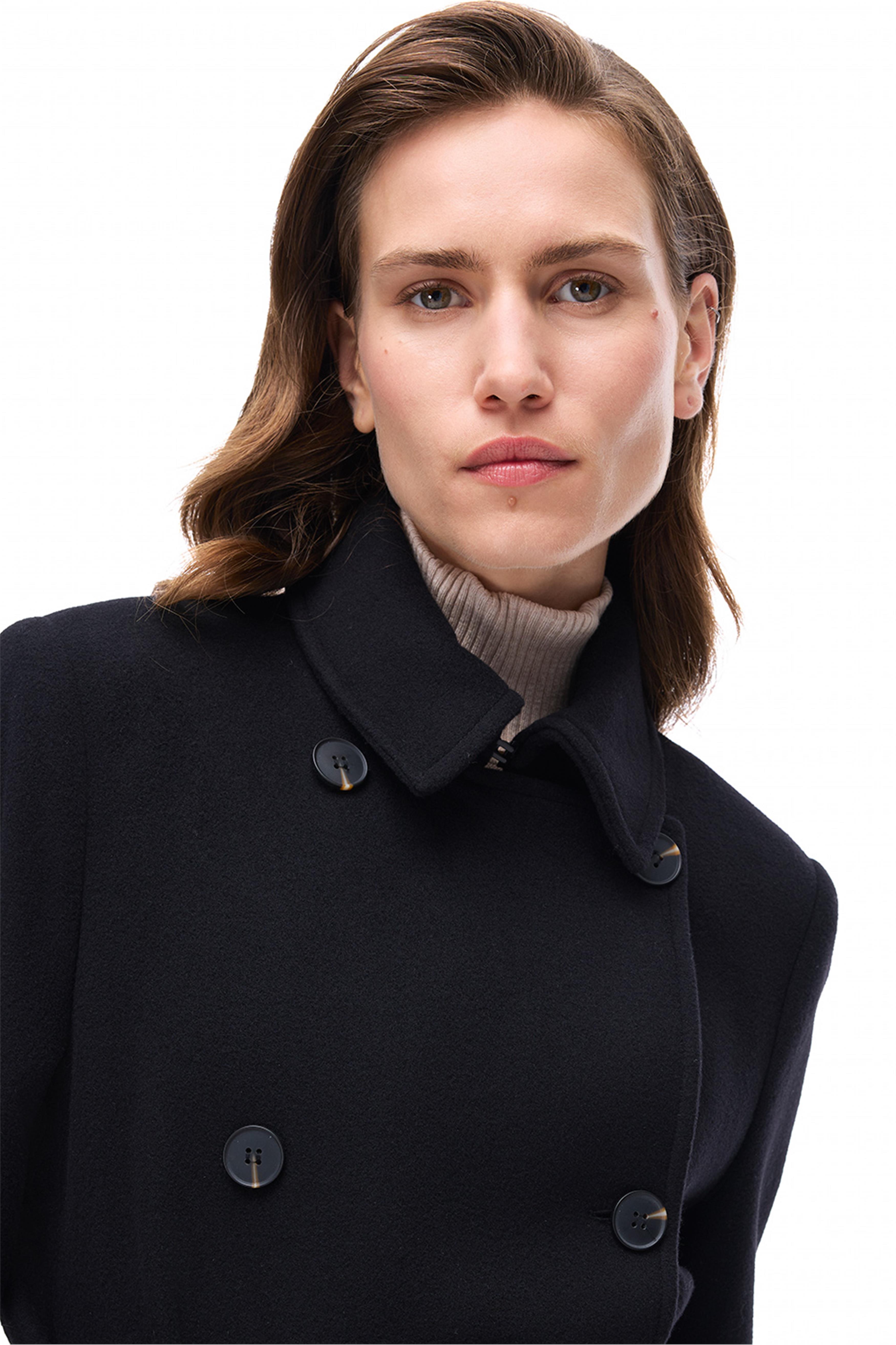 Hope Rahat Kalıp Gömlek Yaka Siyah Renk Kadın Kaban