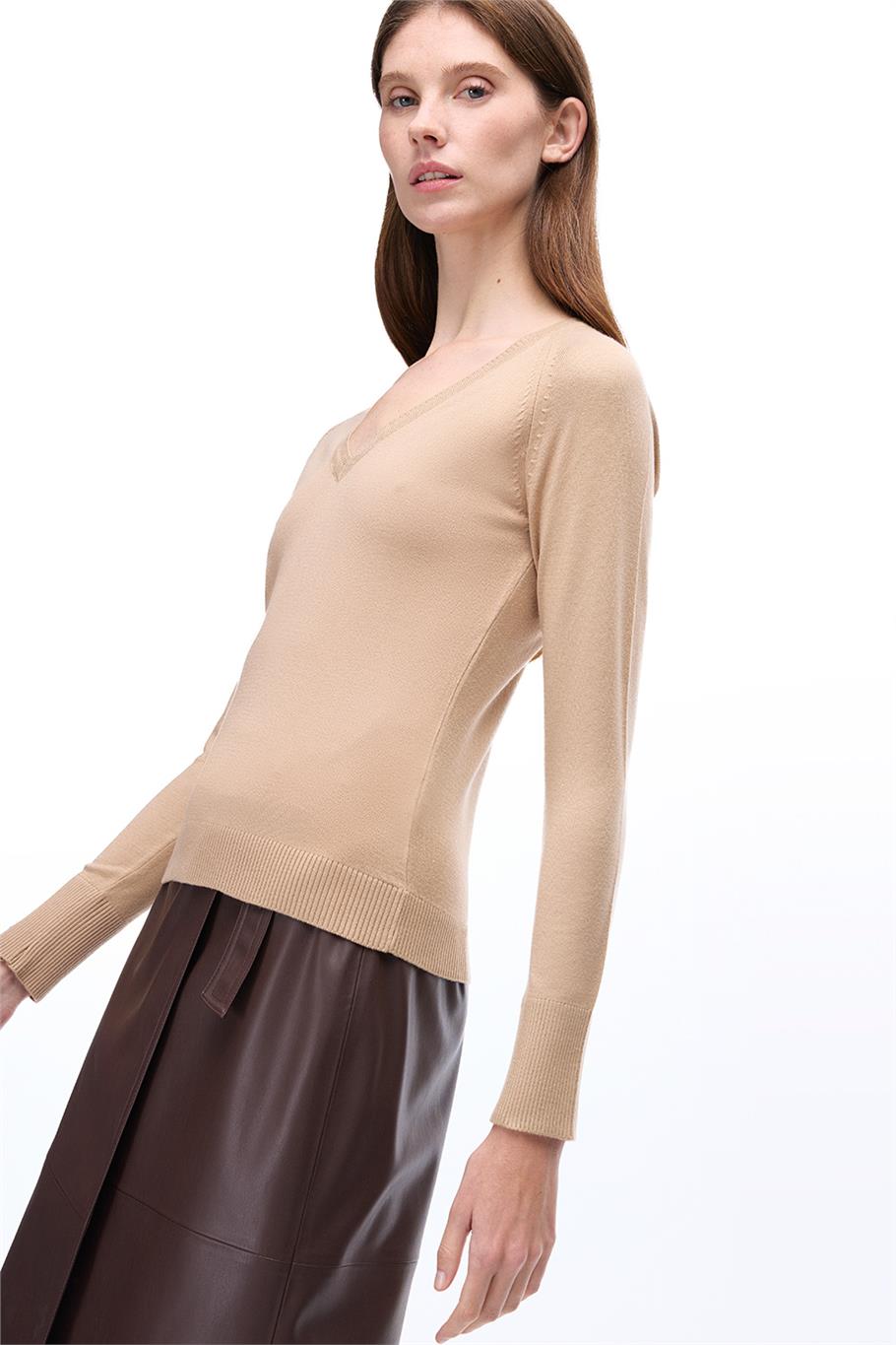 İllas Regular Fit Standart Boy V Yaka Uzun Kollu Devetüyü Renk Kadın Triko Bluz