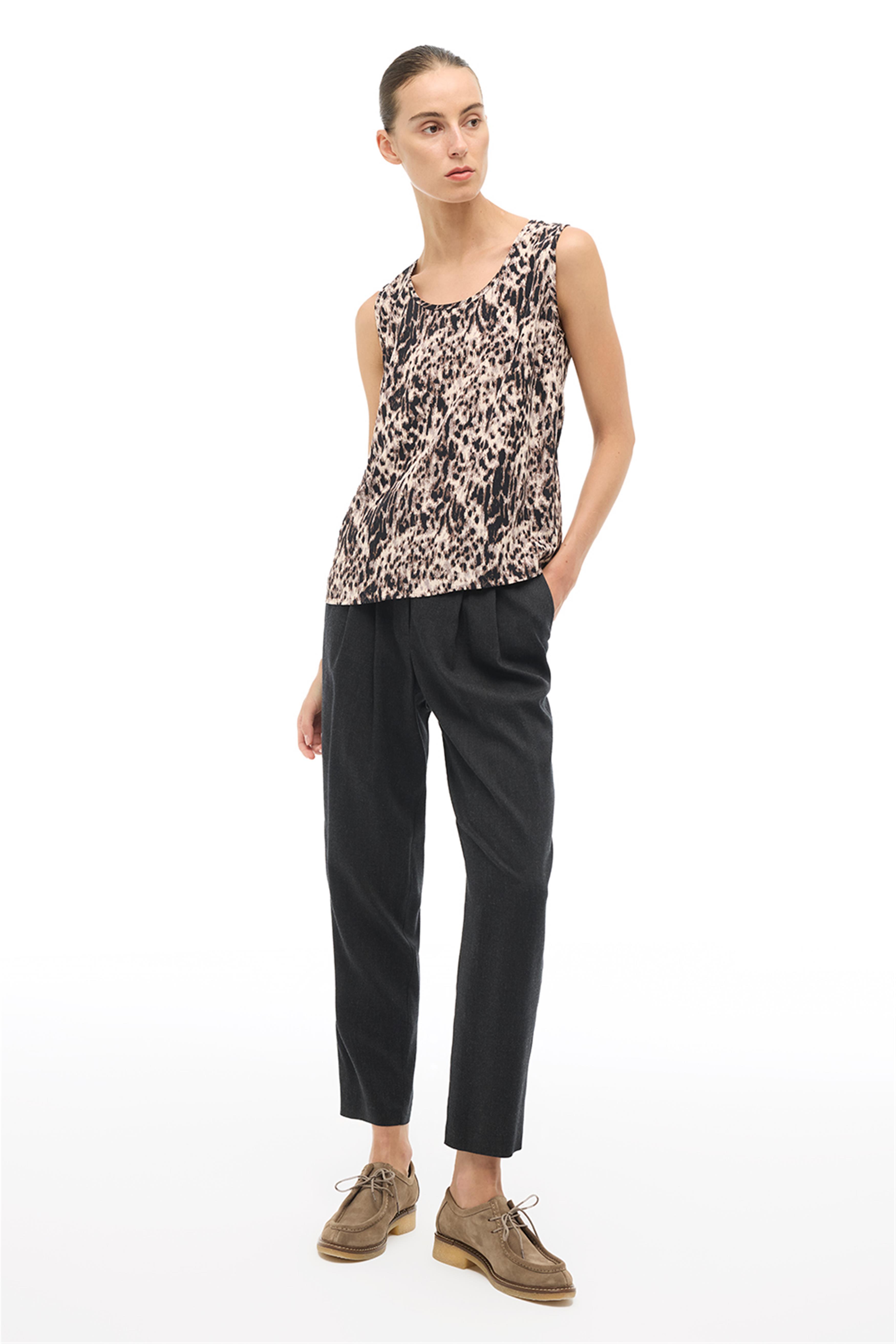 Kahverengi U Yaka Askılı Leopar Bluz