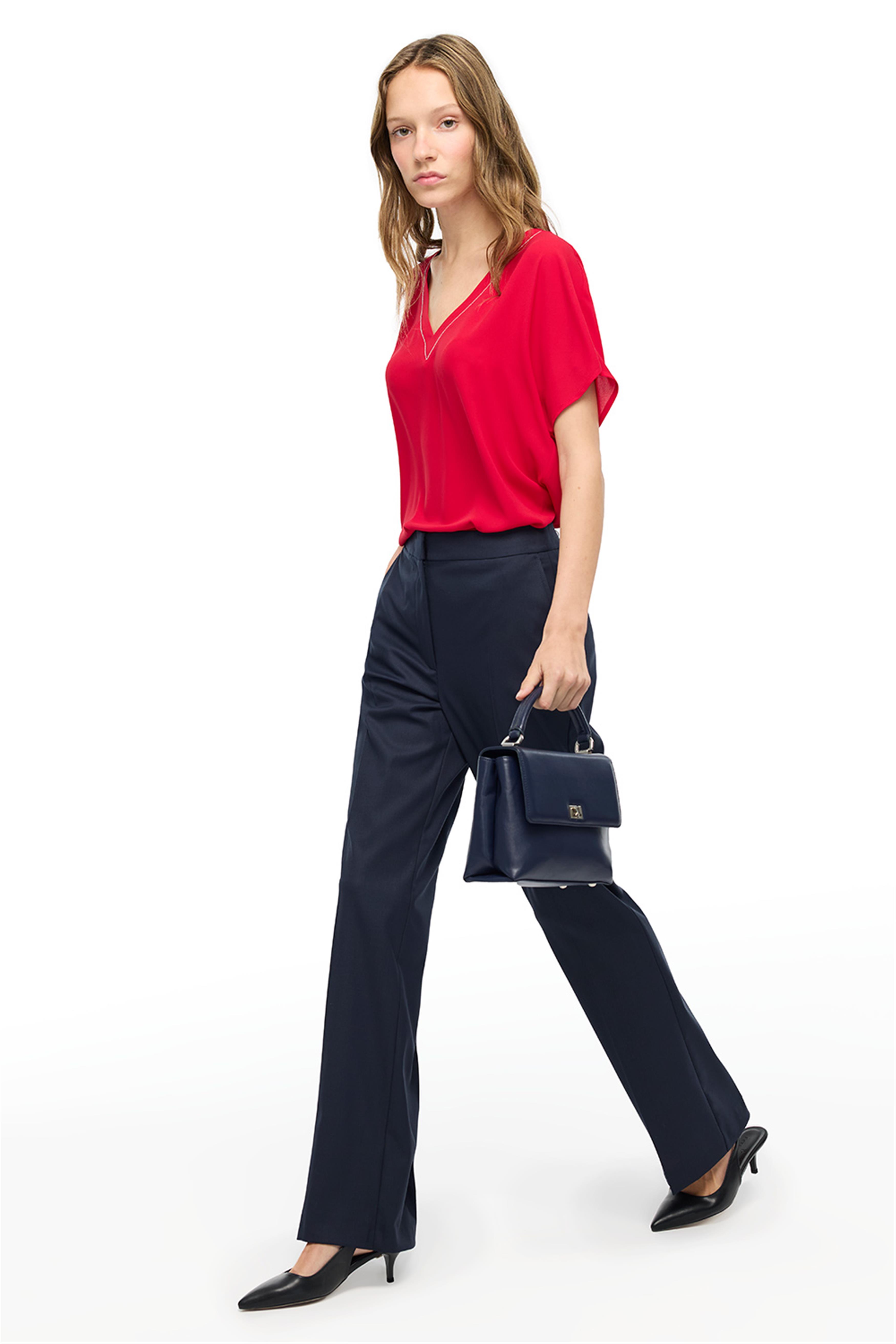 Kırmızı V Yaka Rahat Kalıp Bluz