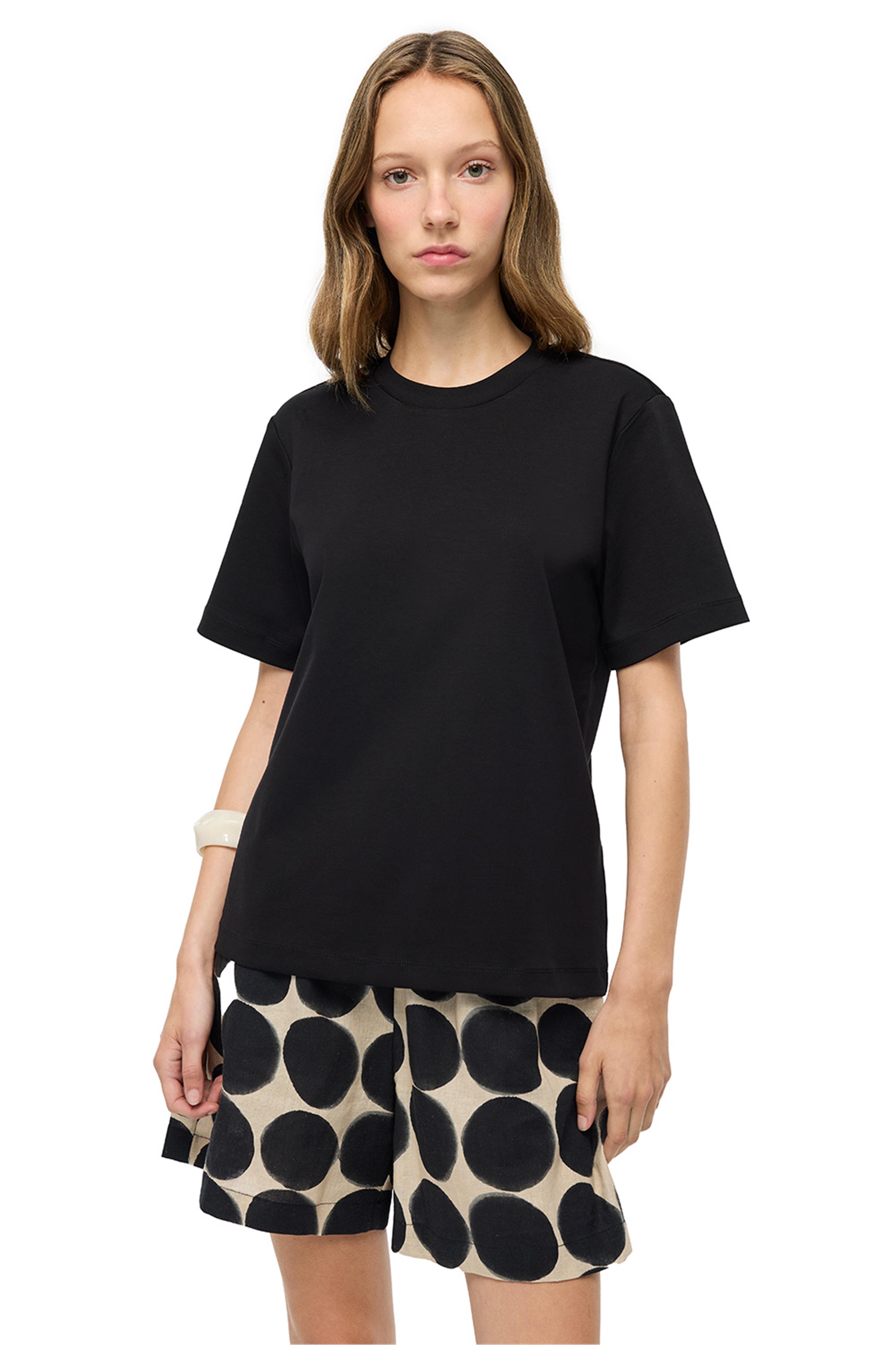 Makis Siyah Renk Rahat Kalıp Bisiklet Yaka Takma Kol Tişört