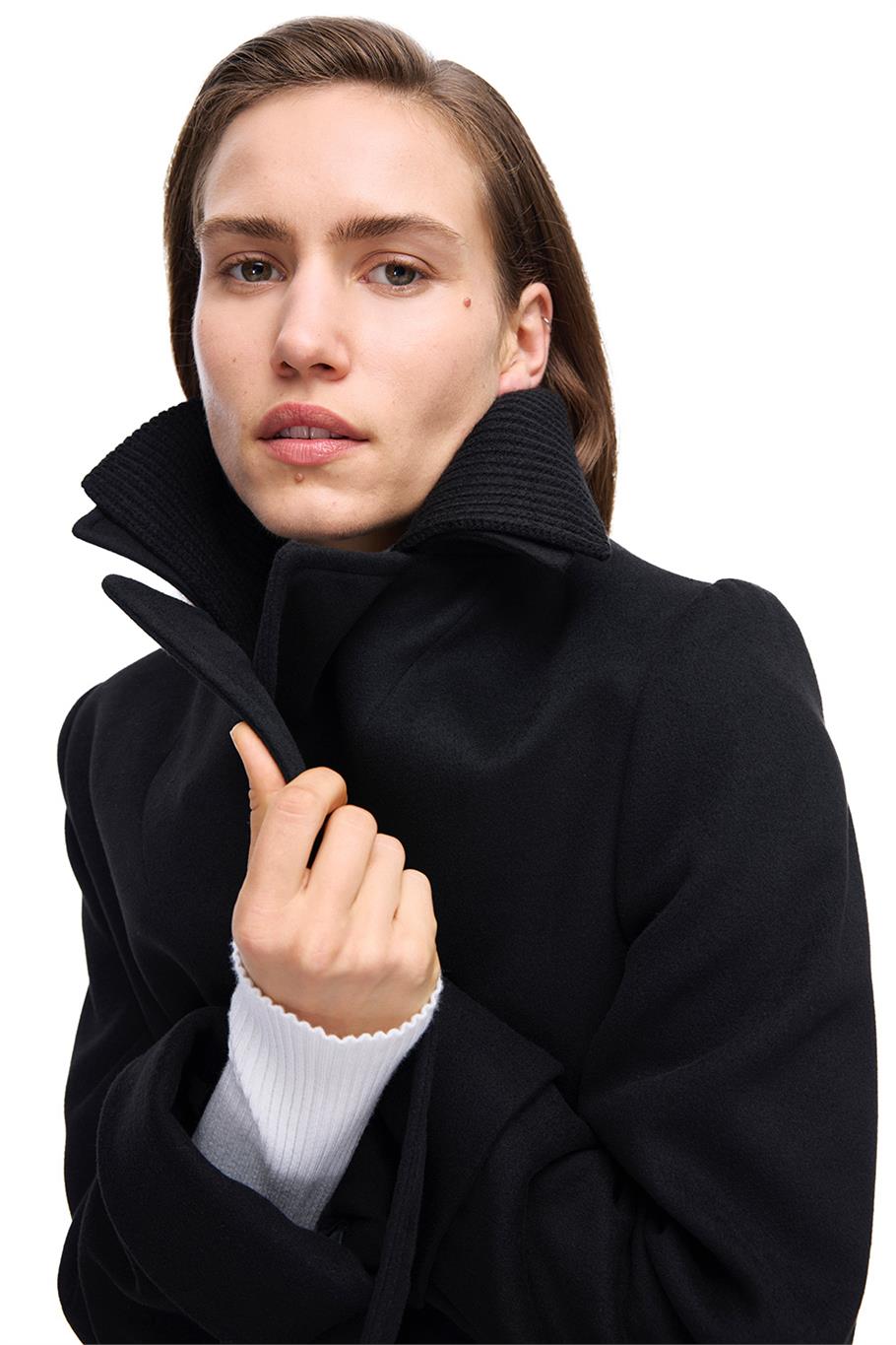 Mona Regular Fit Kısa Boy Takma Kol Erkek Yaka Siyah Renk Kadın Kaban