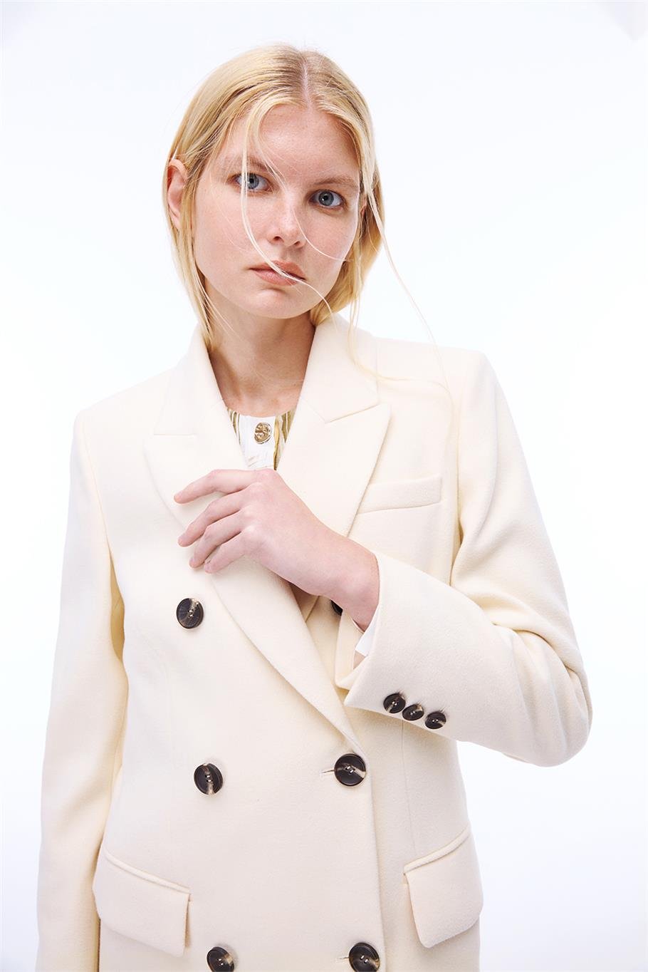 Mona Slim Fit Uzun Boy Takma Kol Erkek Yaka Ekru Renk Kadın Kaban