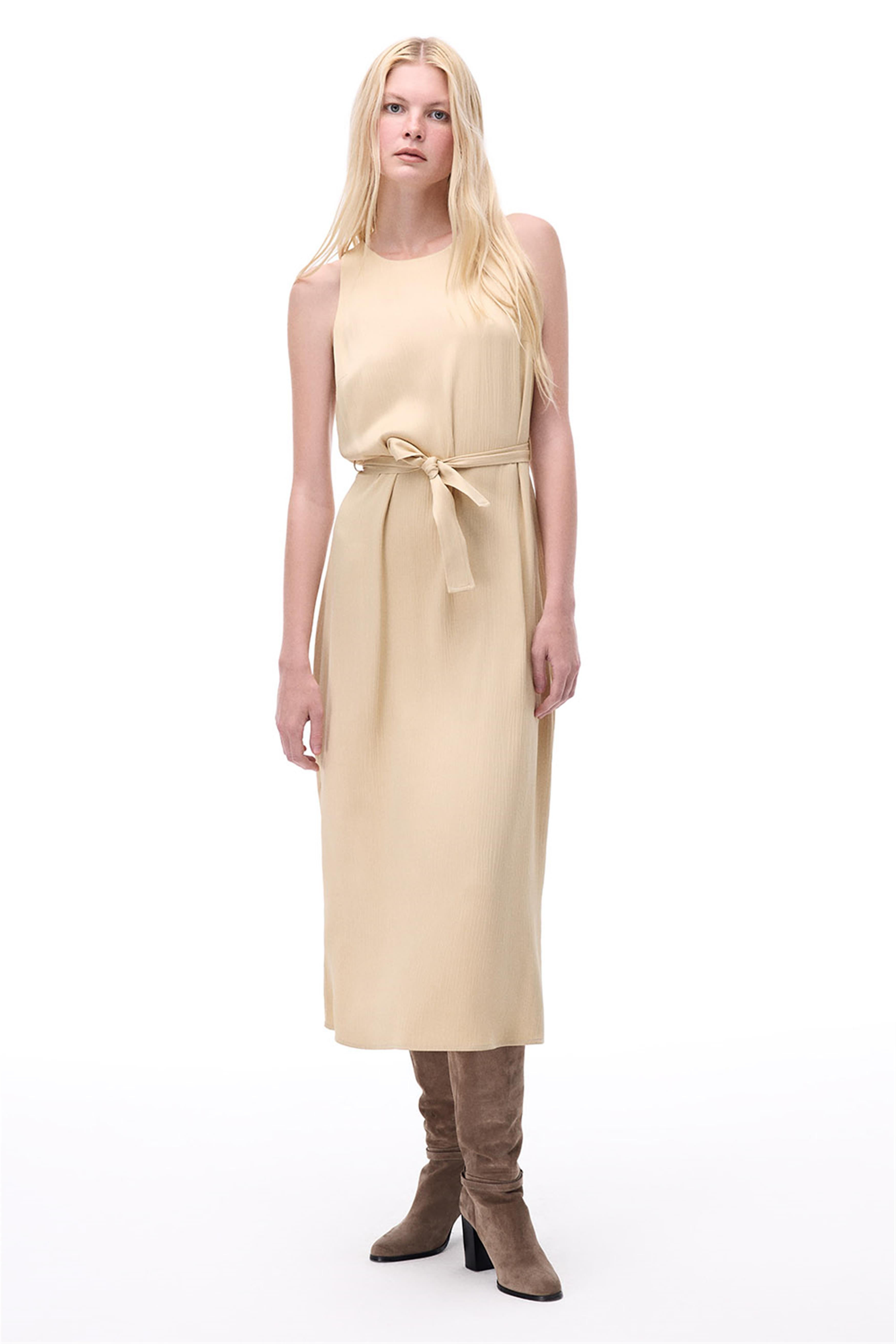 Mudita Slim Fit Bilek Boy Sıfır Kol Bisiklet Yaka Acık deve tuyu Renk Elbise