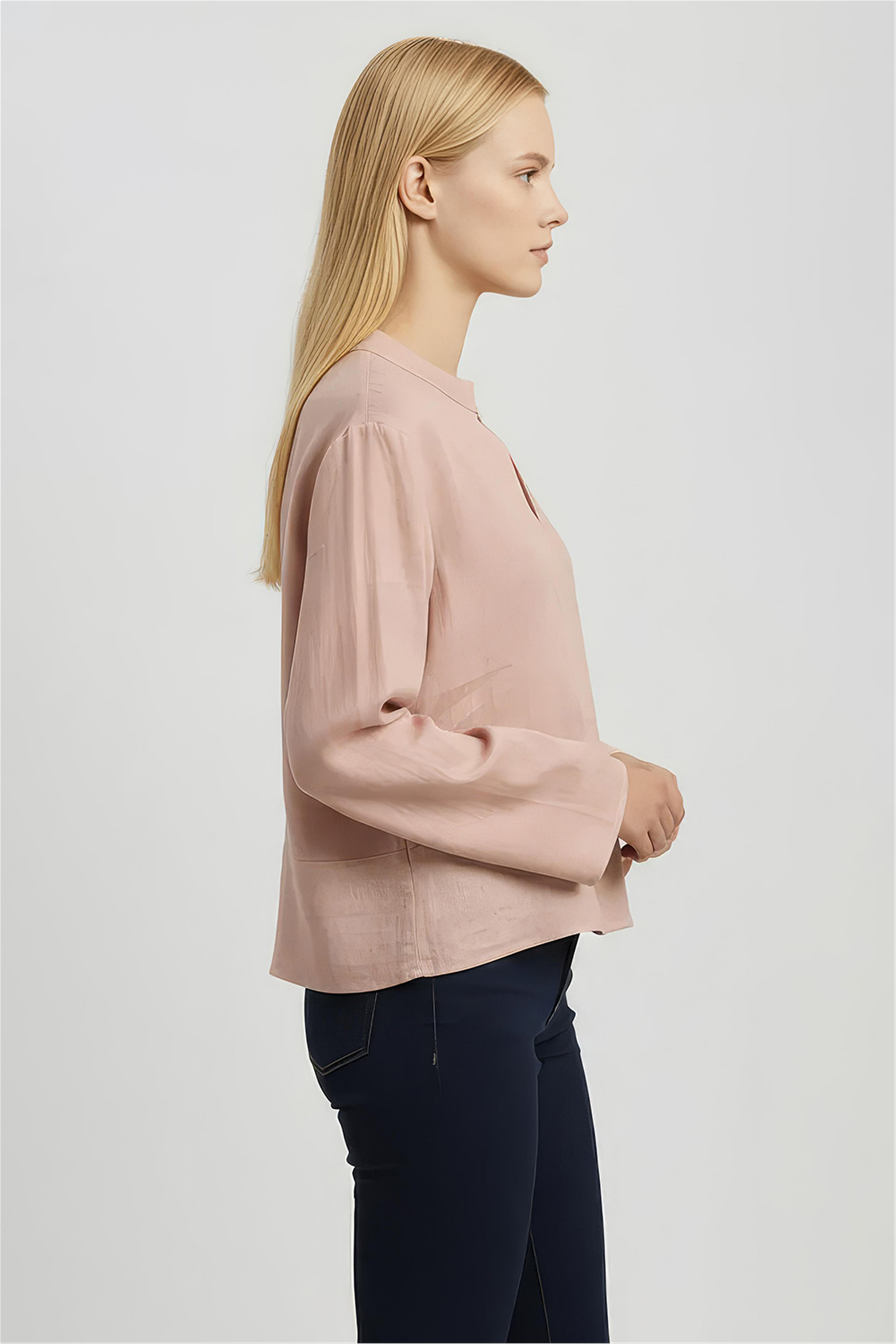 Pembe Yaka Detaylı Bluz