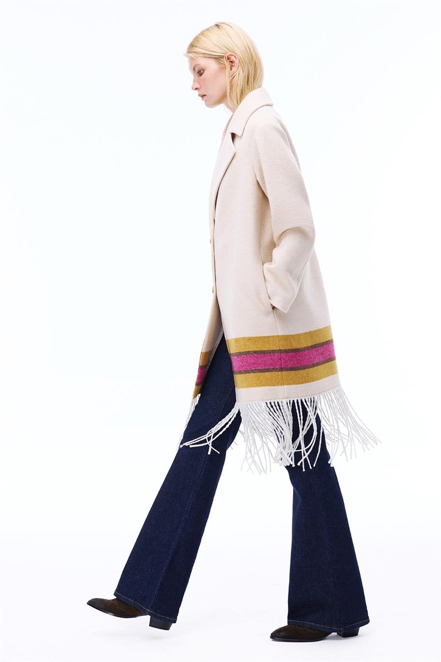 Pleasant Rahat Kalıp Diz Boy Ceket Yaka Bej Renk Kadın Kaban