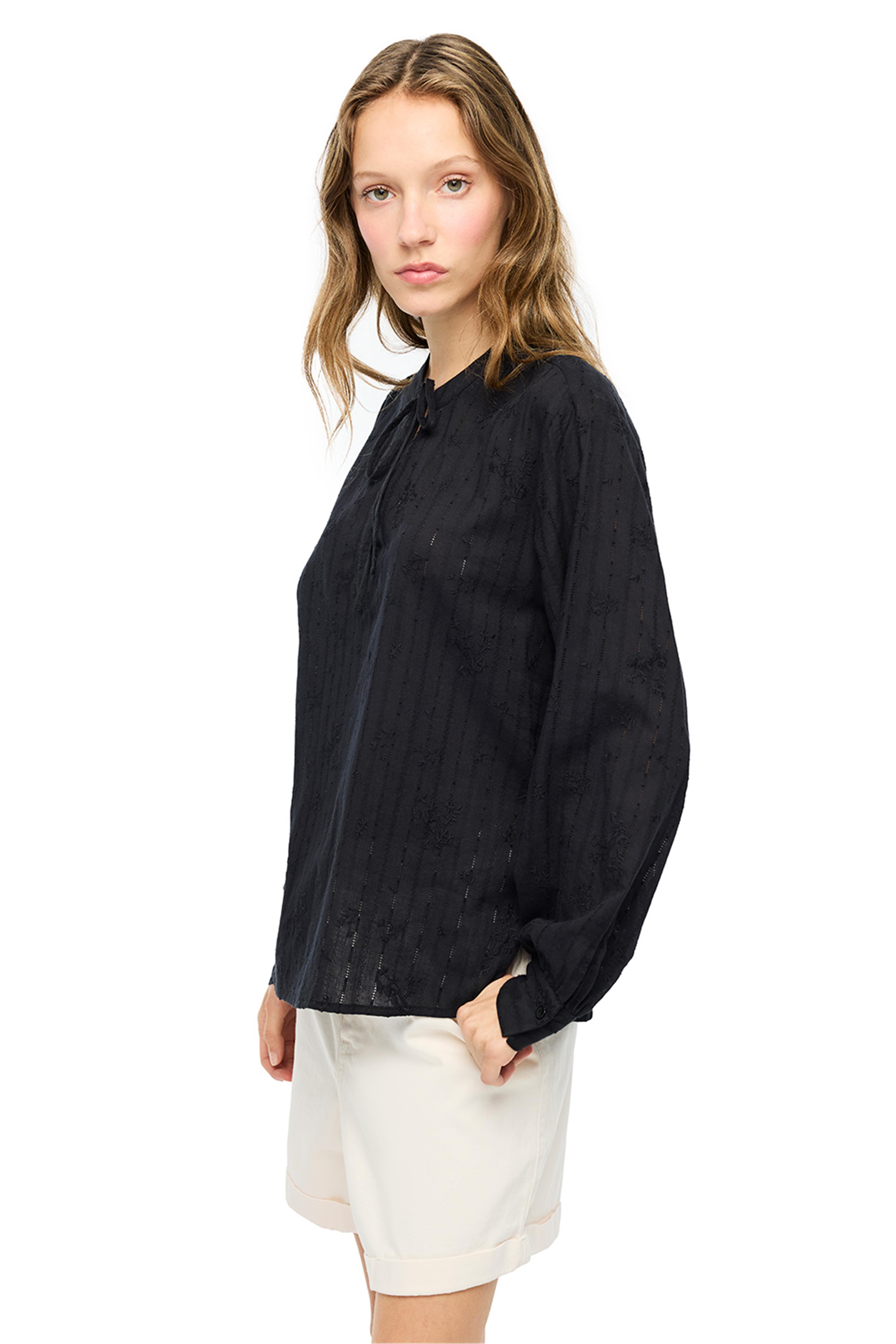 Siyah Bağlamalı Yaka Bluz