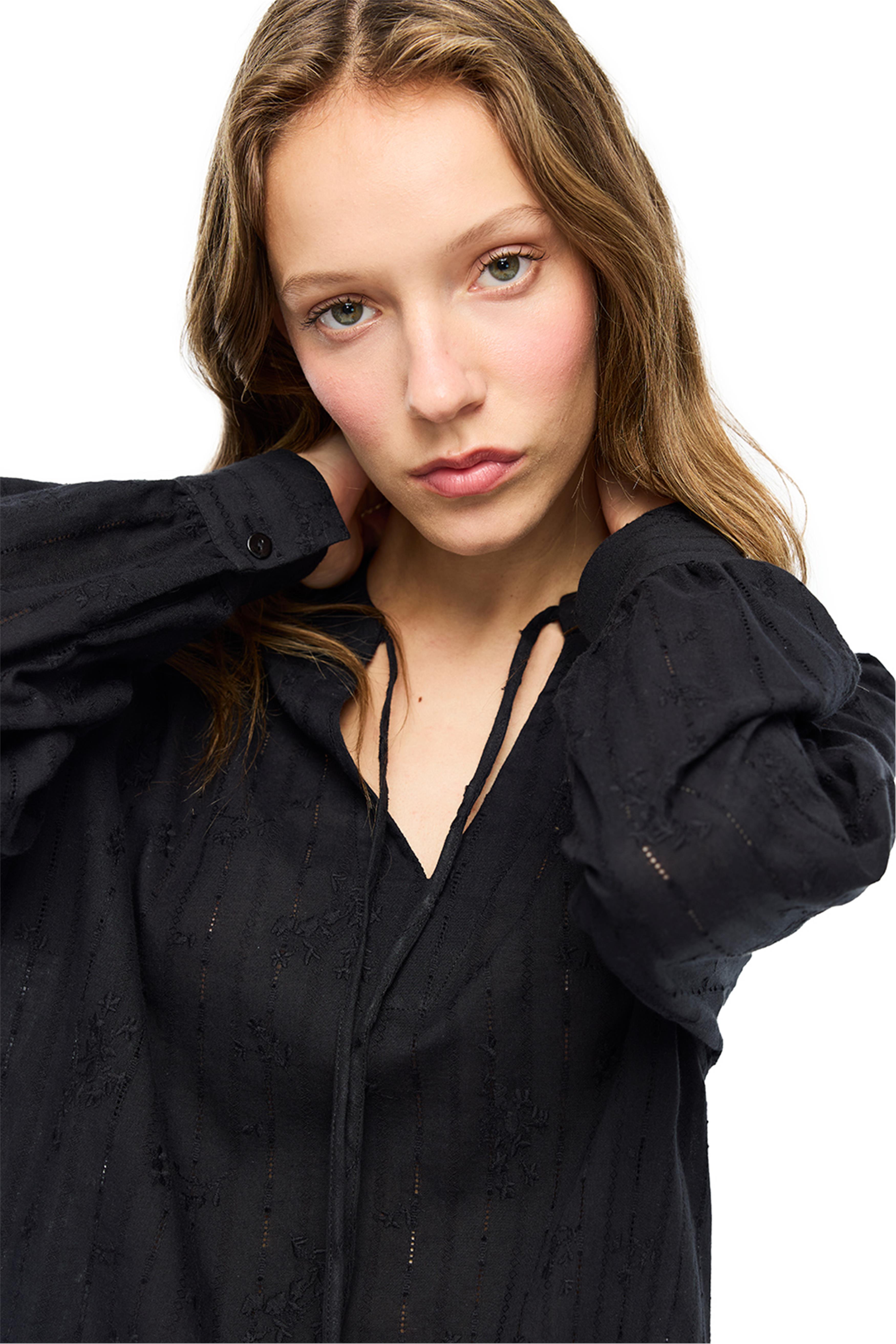 Siyah Bağlamalı Yaka Bluz