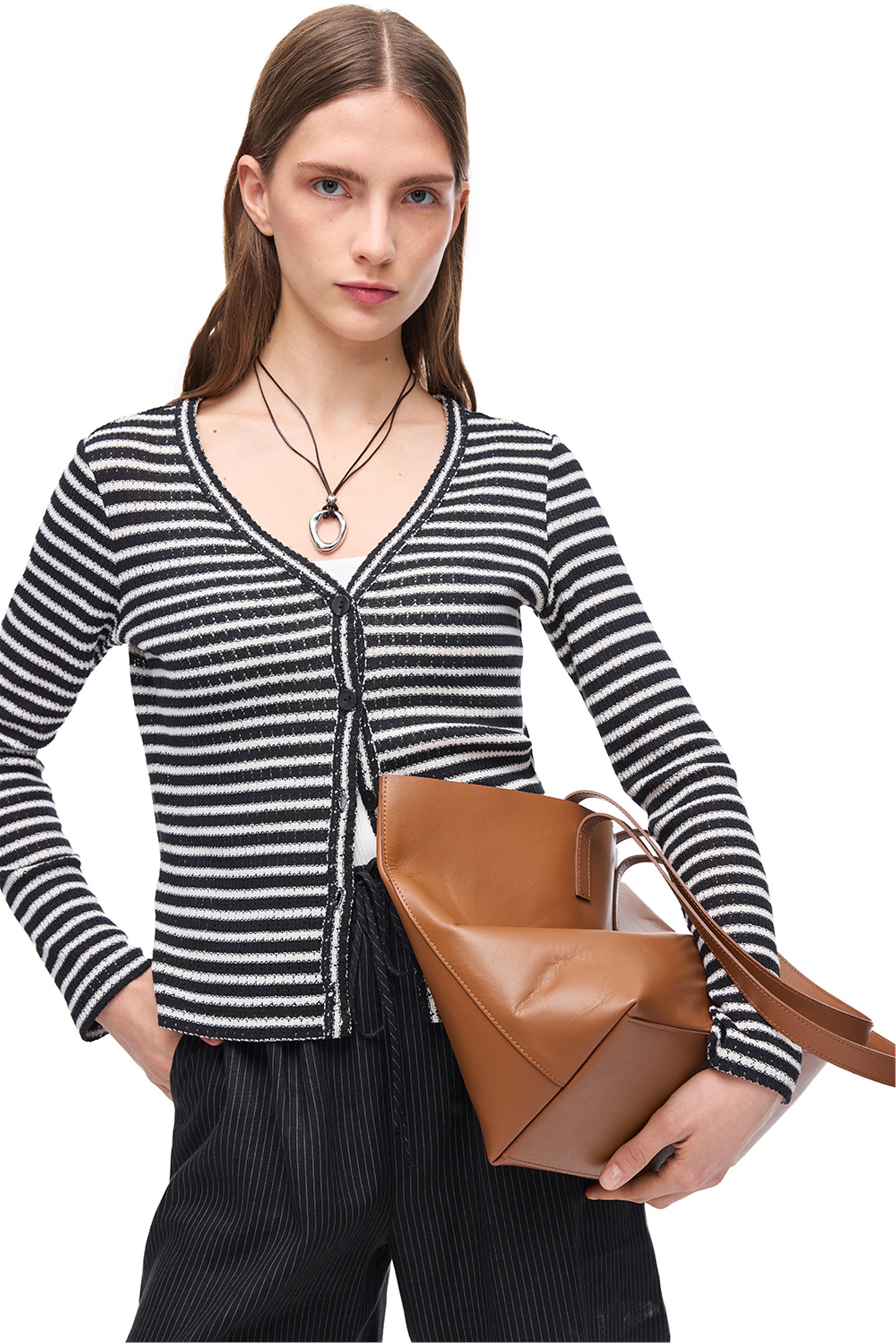 Siyah Beyaz Çizgi Detaylı Hırka